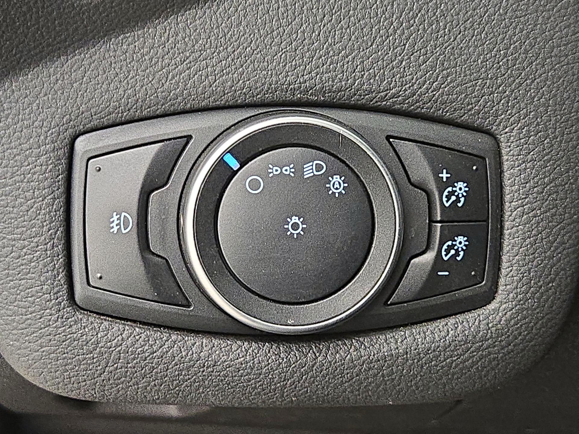 Thumbnail: 2016 Ford C-Max - 13