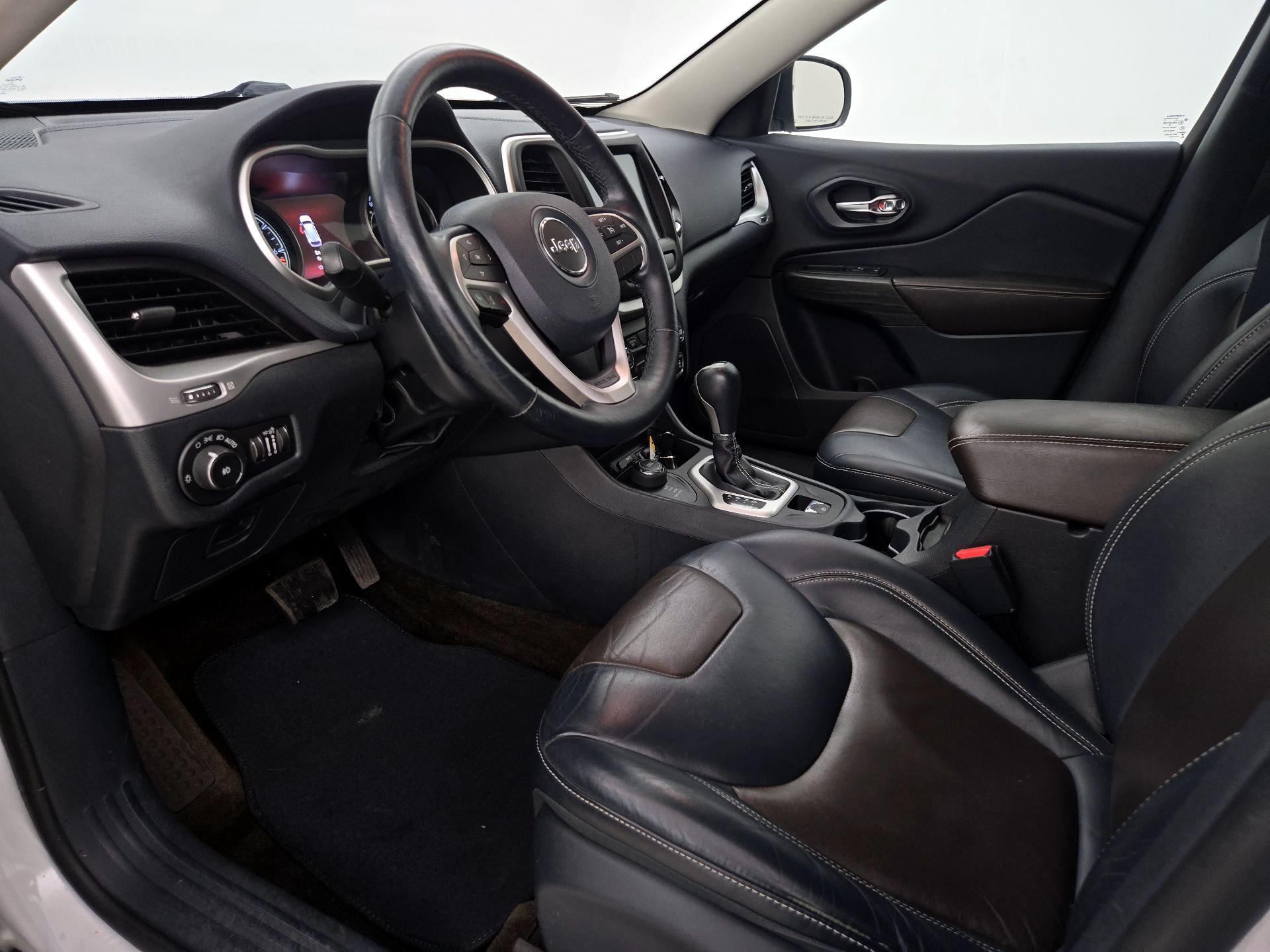 Thumbnail: 2015 Jeep Cherokee - 11