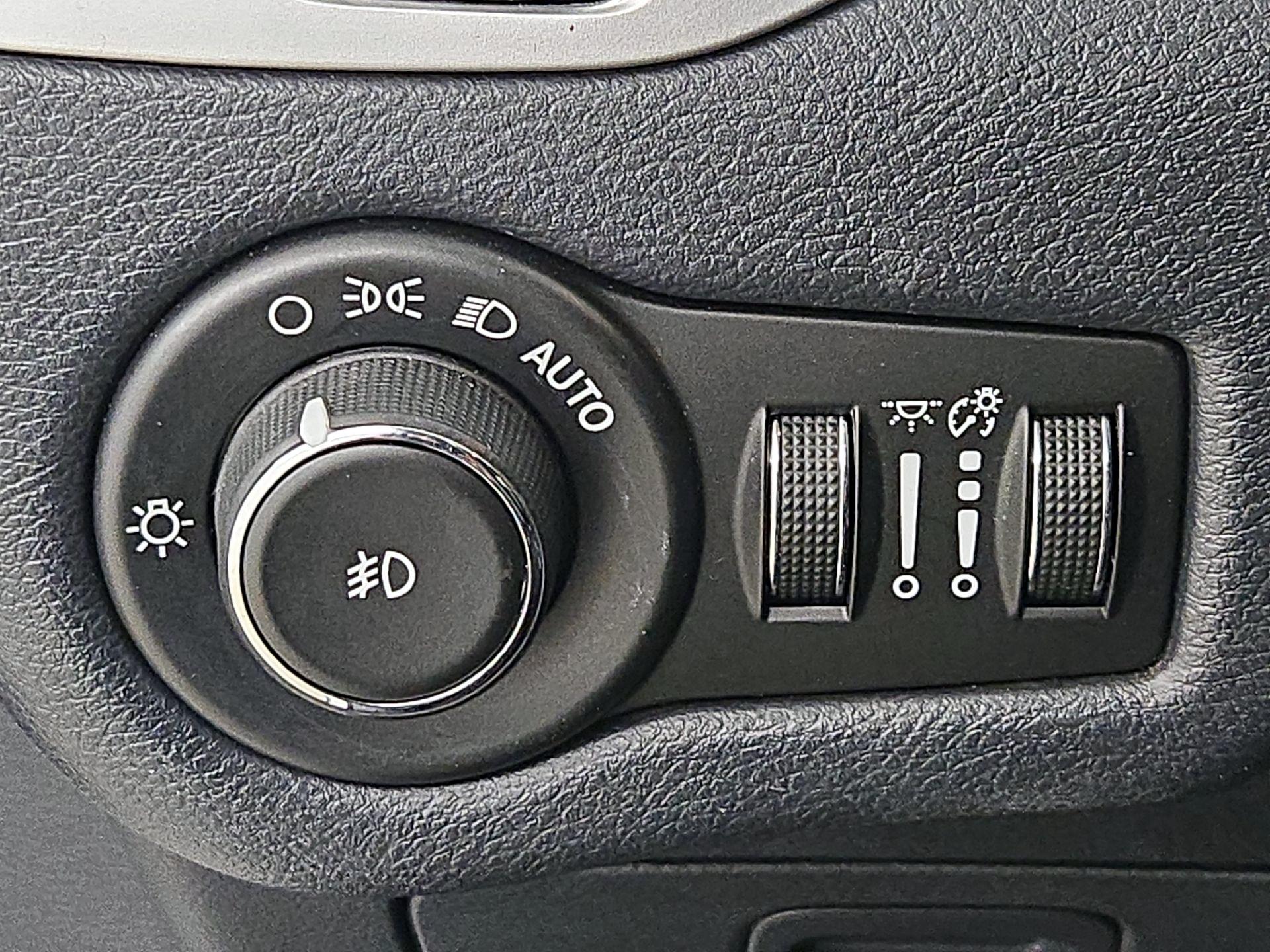 Thumbnail: 2015 Jeep Cherokee - 13