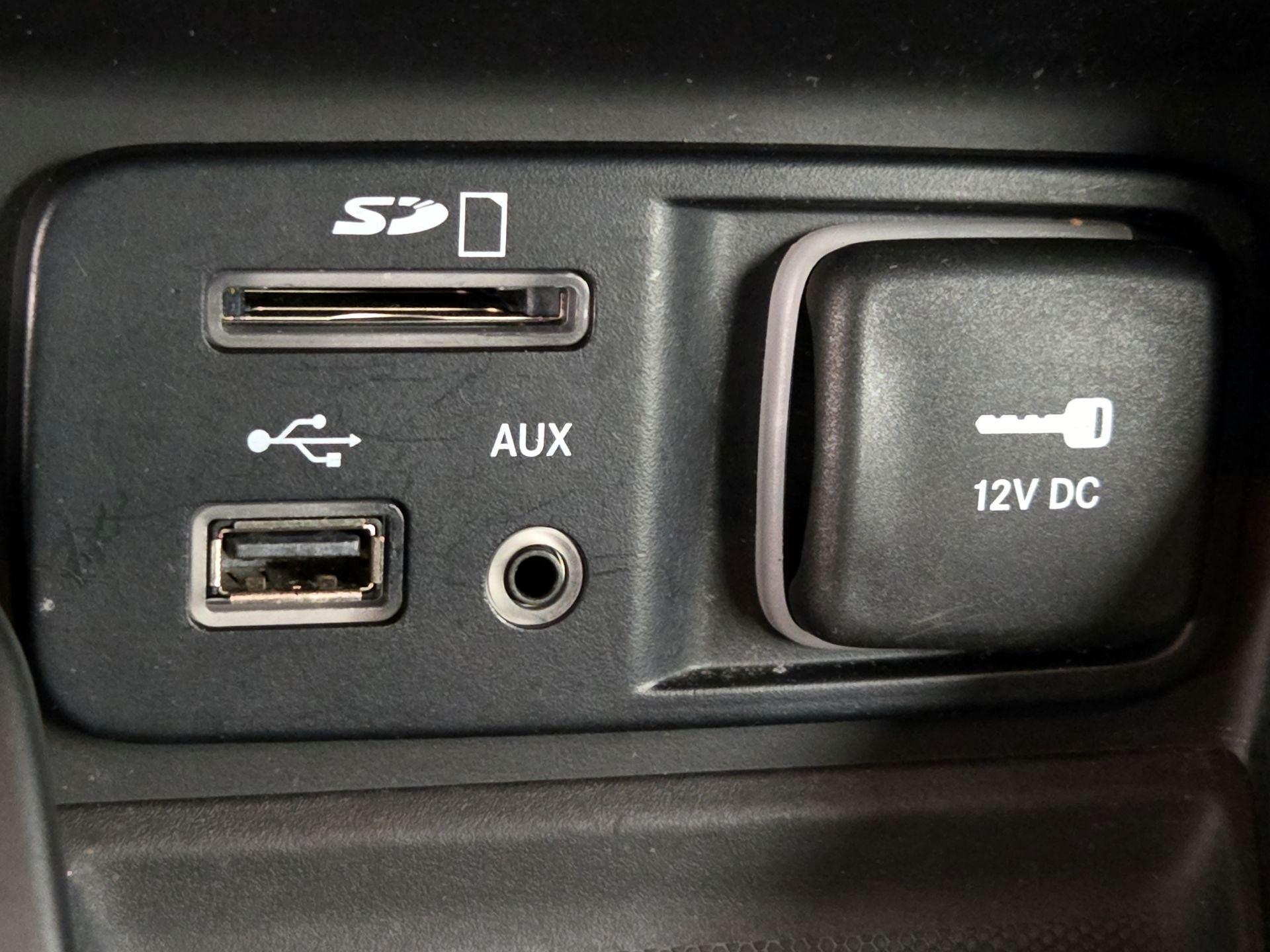 Thumbnail: 2015 Jeep Cherokee - 19