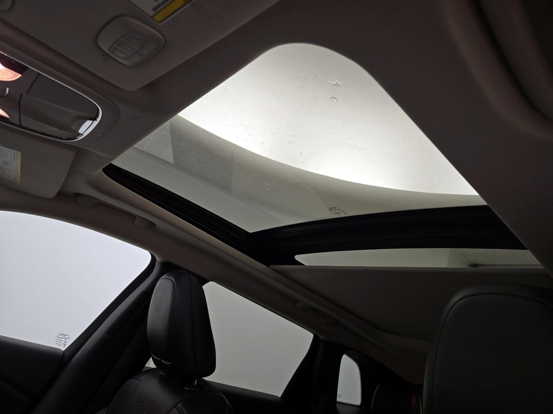 Thumbnail: 2015 Jeep Cherokee - 20