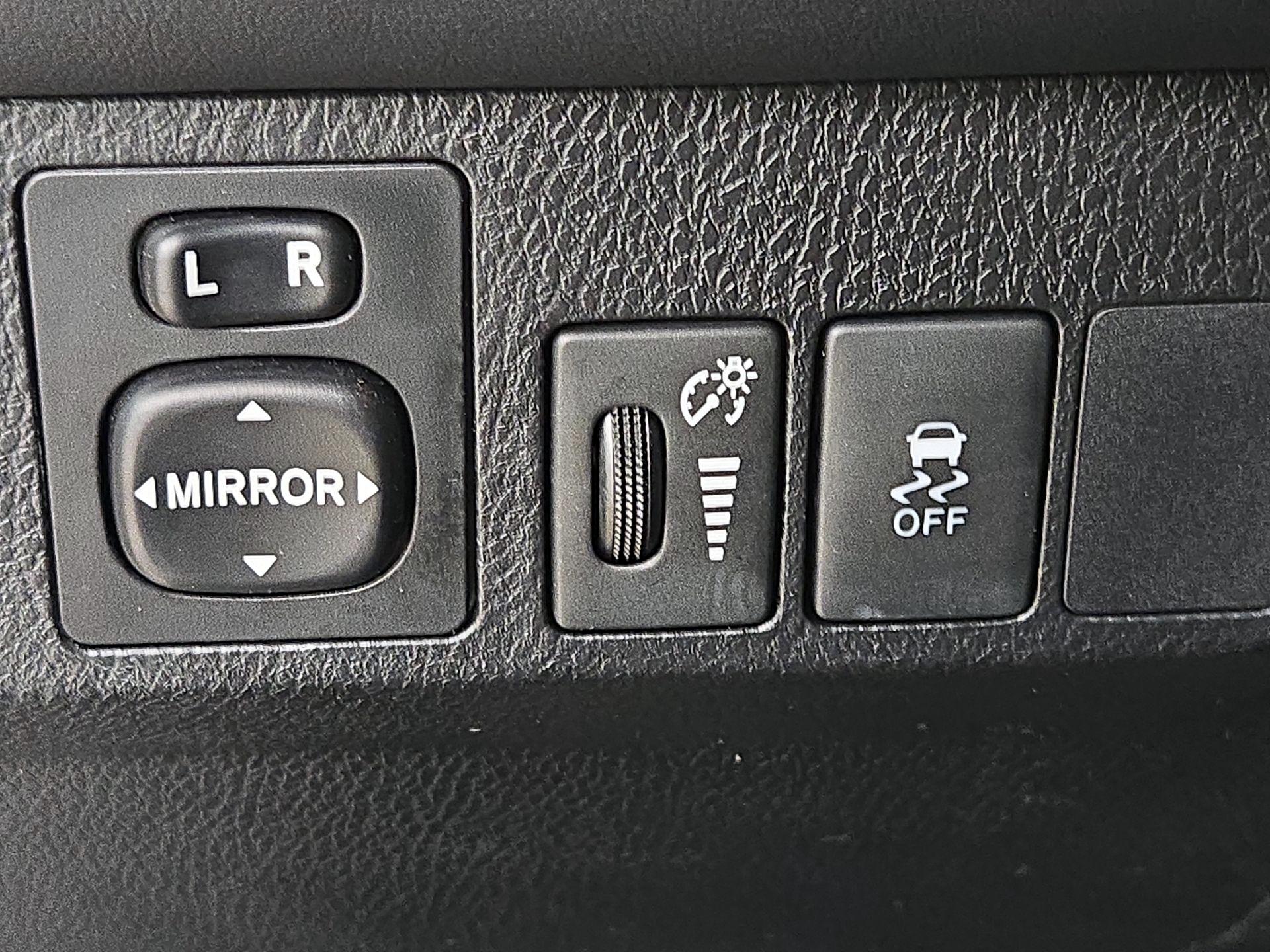 Thumbnail: 2014 Toyota RAV4 - 13