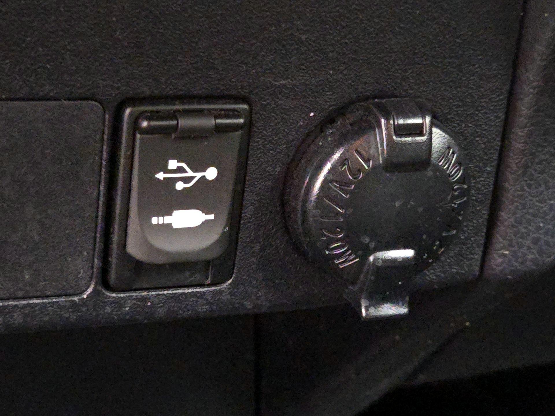 Thumbnail: 2014 Toyota RAV4 - 18