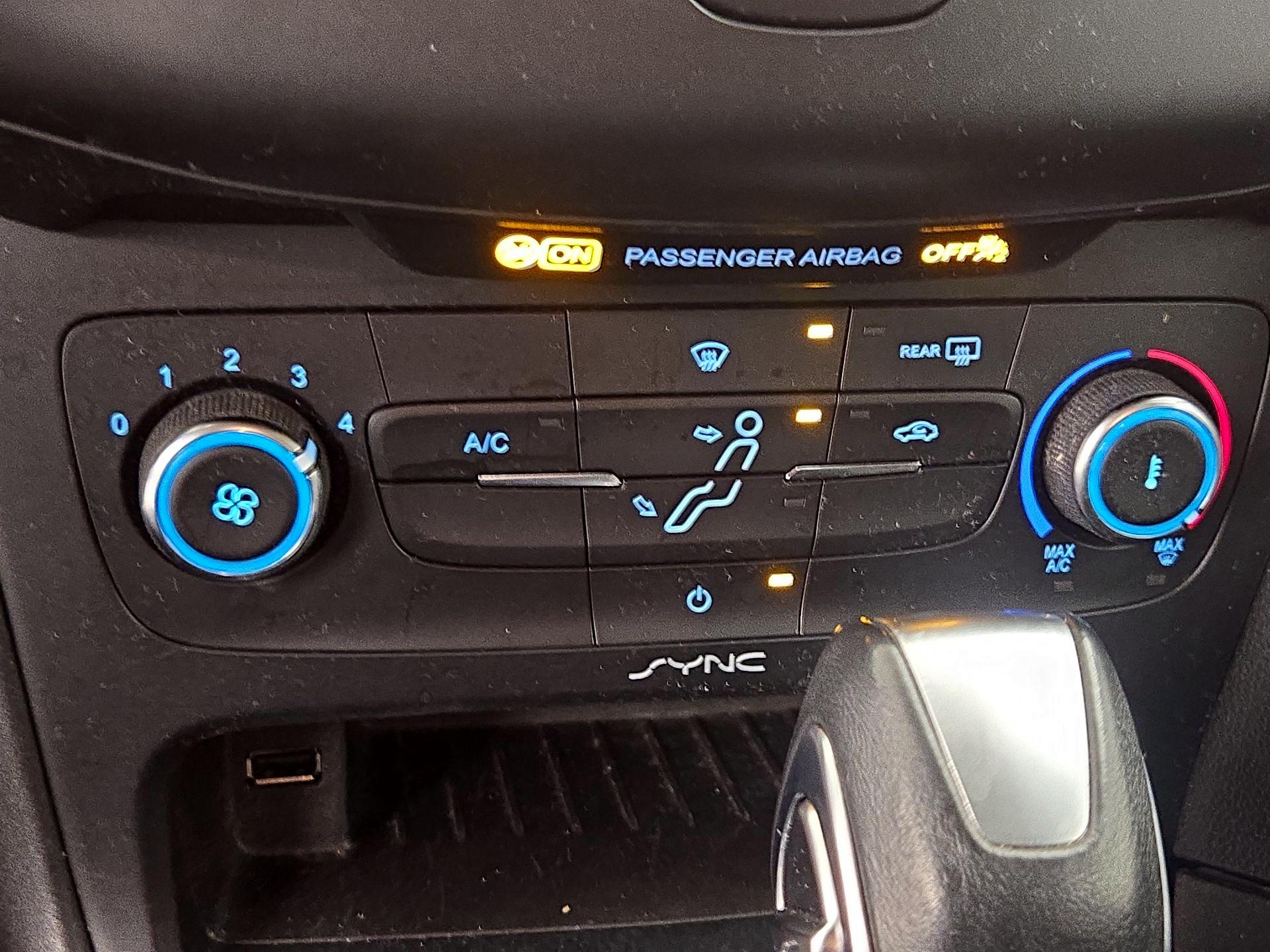 Thumbnail: 2015 Ford Focus - 16