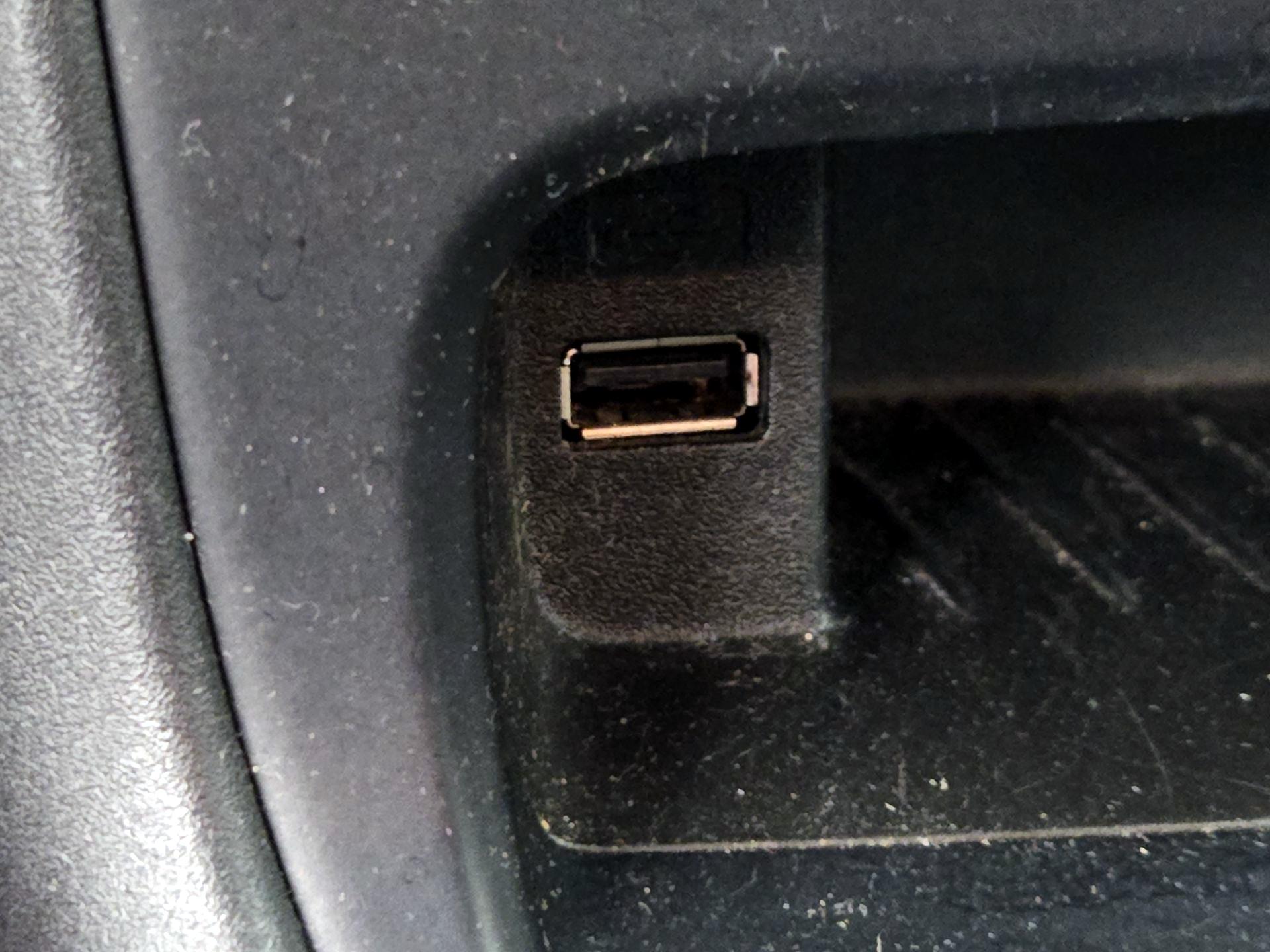 Thumbnail: 2015 Ford Focus - 18