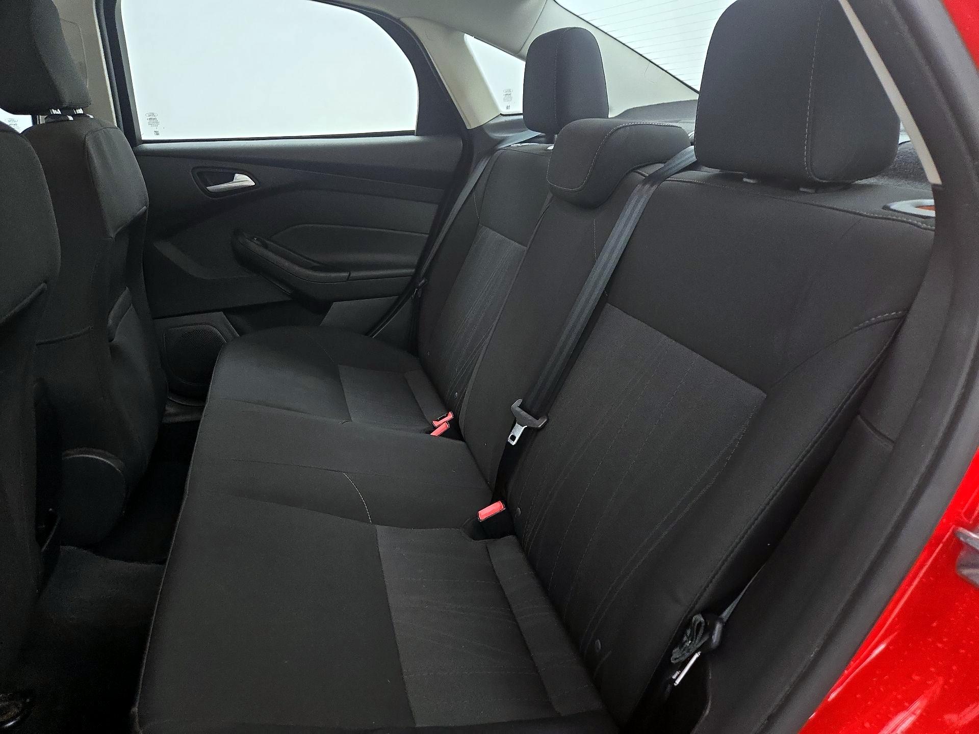 Thumbnail: 2015 Ford Focus - 19