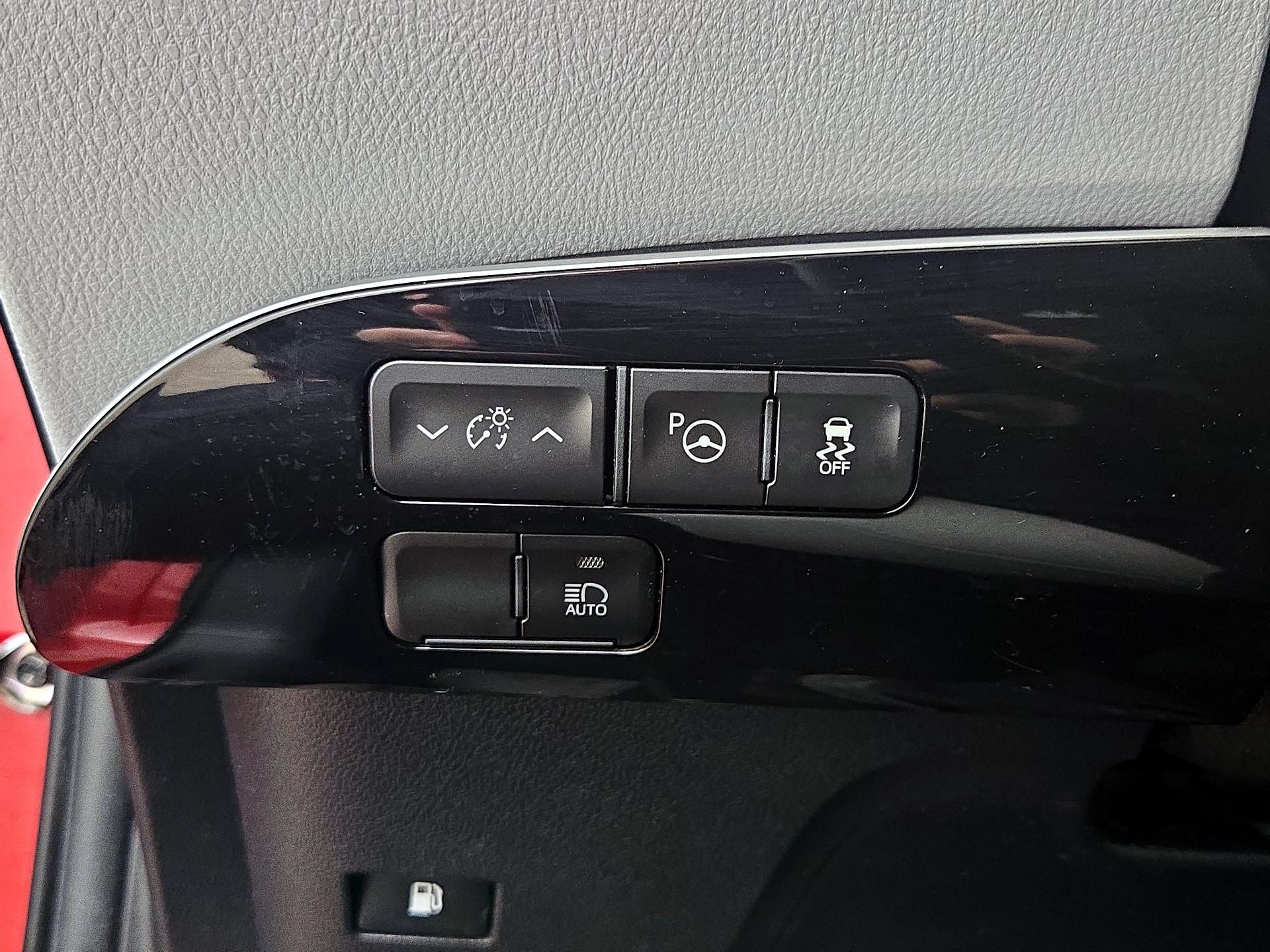 Thumbnail: 2019 Toyota Prius - 13