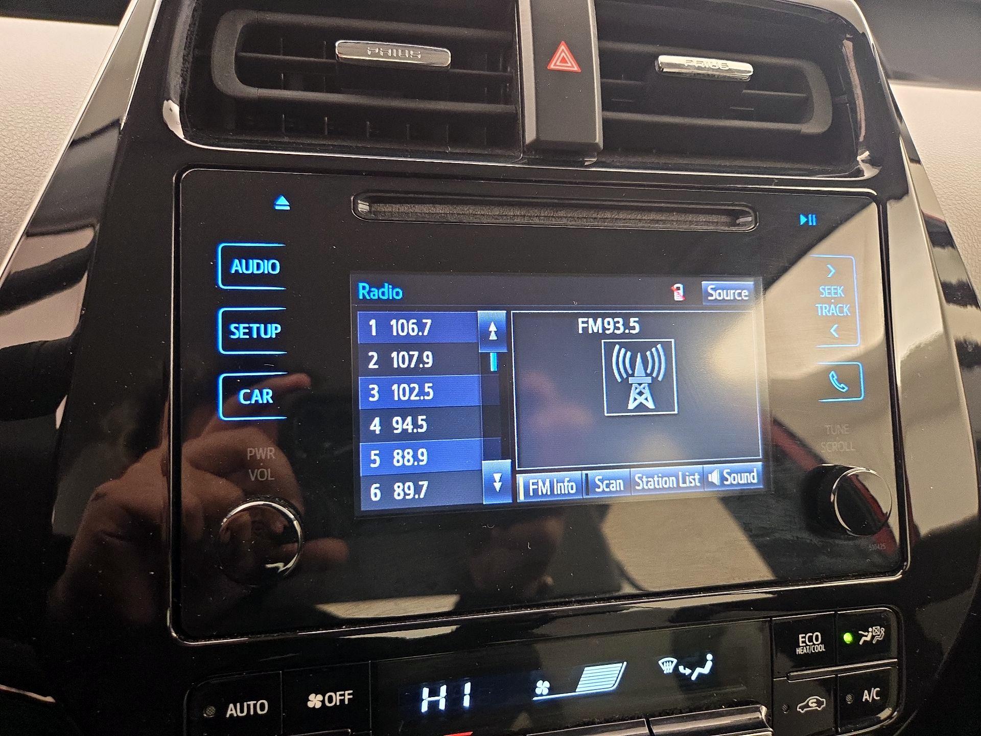 Thumbnail: 2019 Toyota Prius - 15