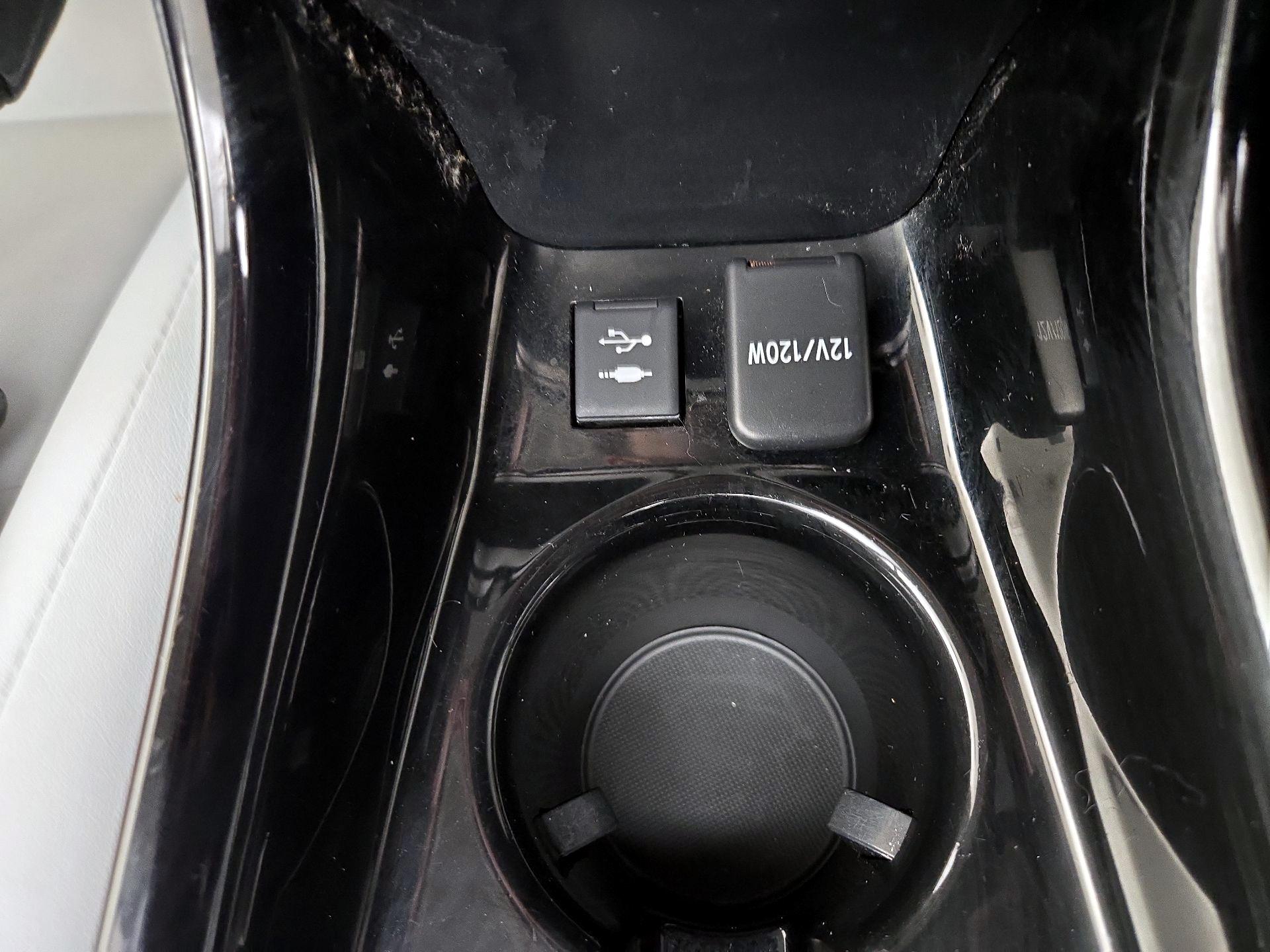 Thumbnail: 2019 Toyota Prius - 18