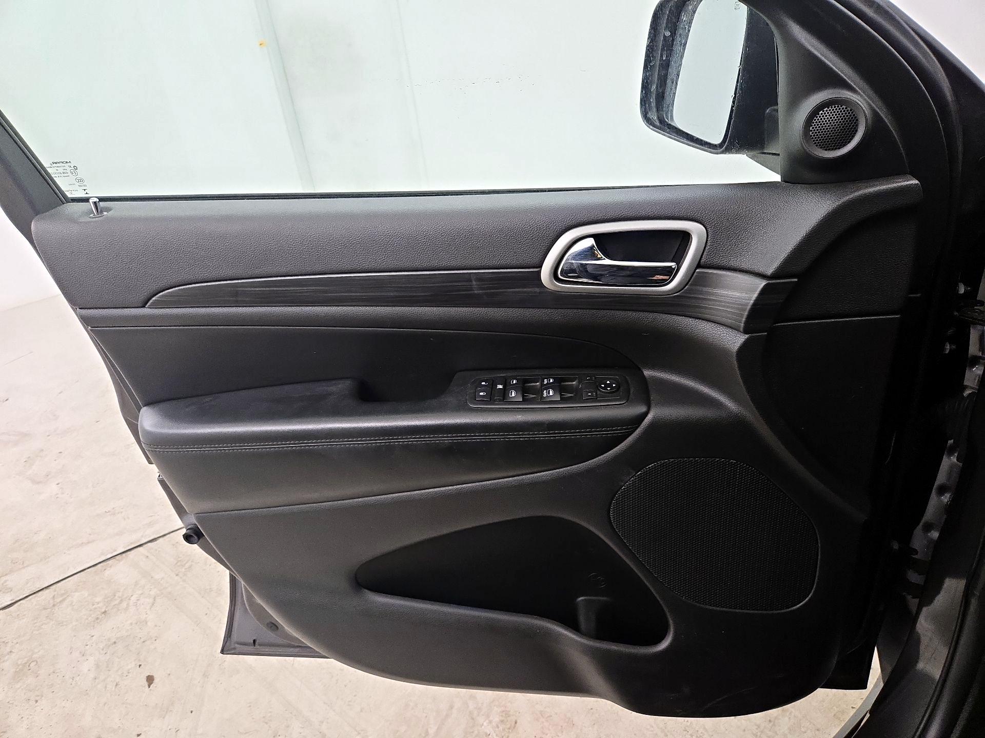 Thumbnail: 2019 Jeep Grand Cherokee - 12