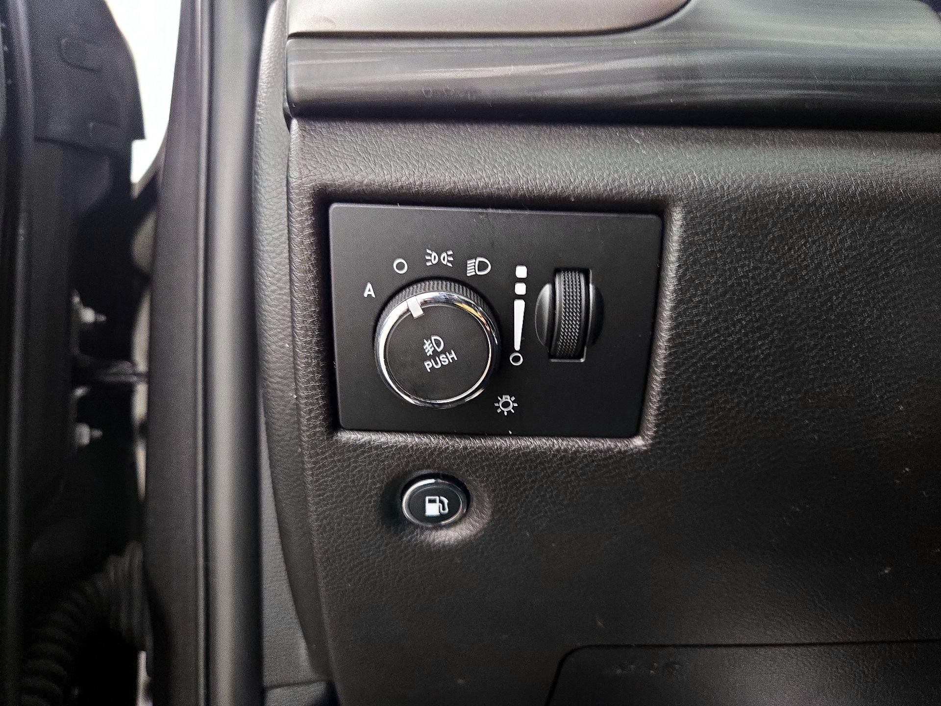 Thumbnail: 2019 Jeep Grand Cherokee - 13