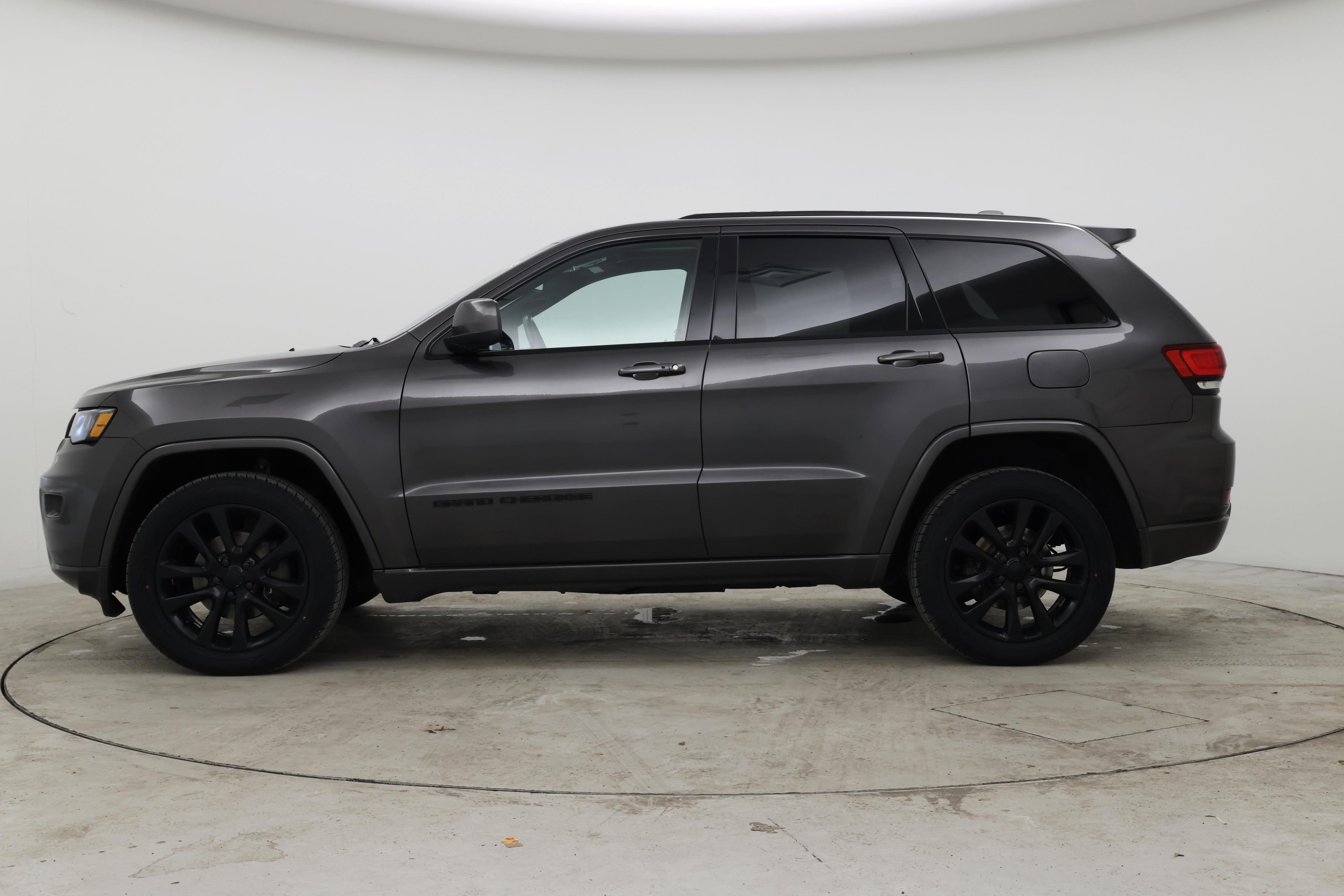 Thumbnail: 2019 Jeep Grand Cherokee - 3