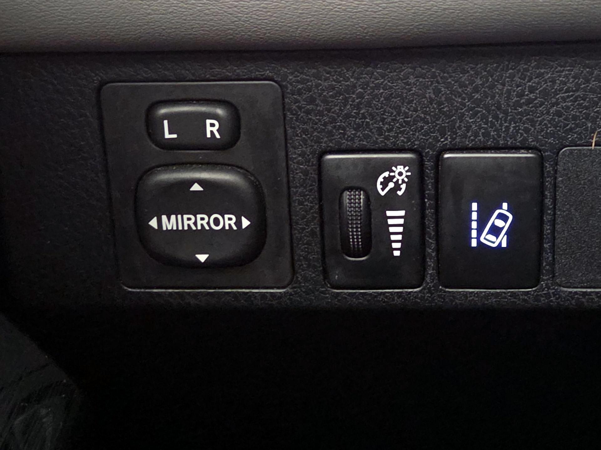 Thumbnail: 2018 Toyota RAV4 - 13