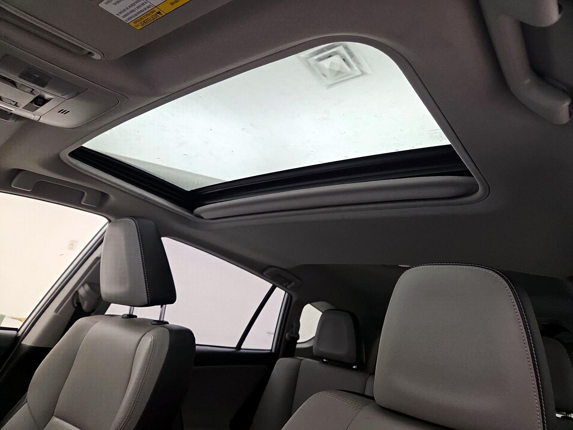 Thumbnail: 2018 Toyota RAV4 - 19