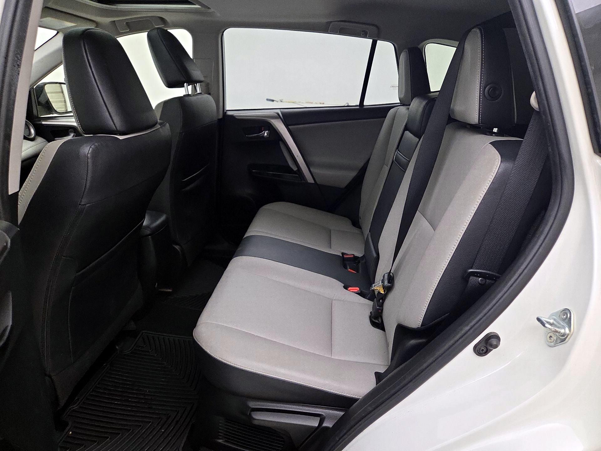 Thumbnail: 2018 Toyota RAV4 - 20