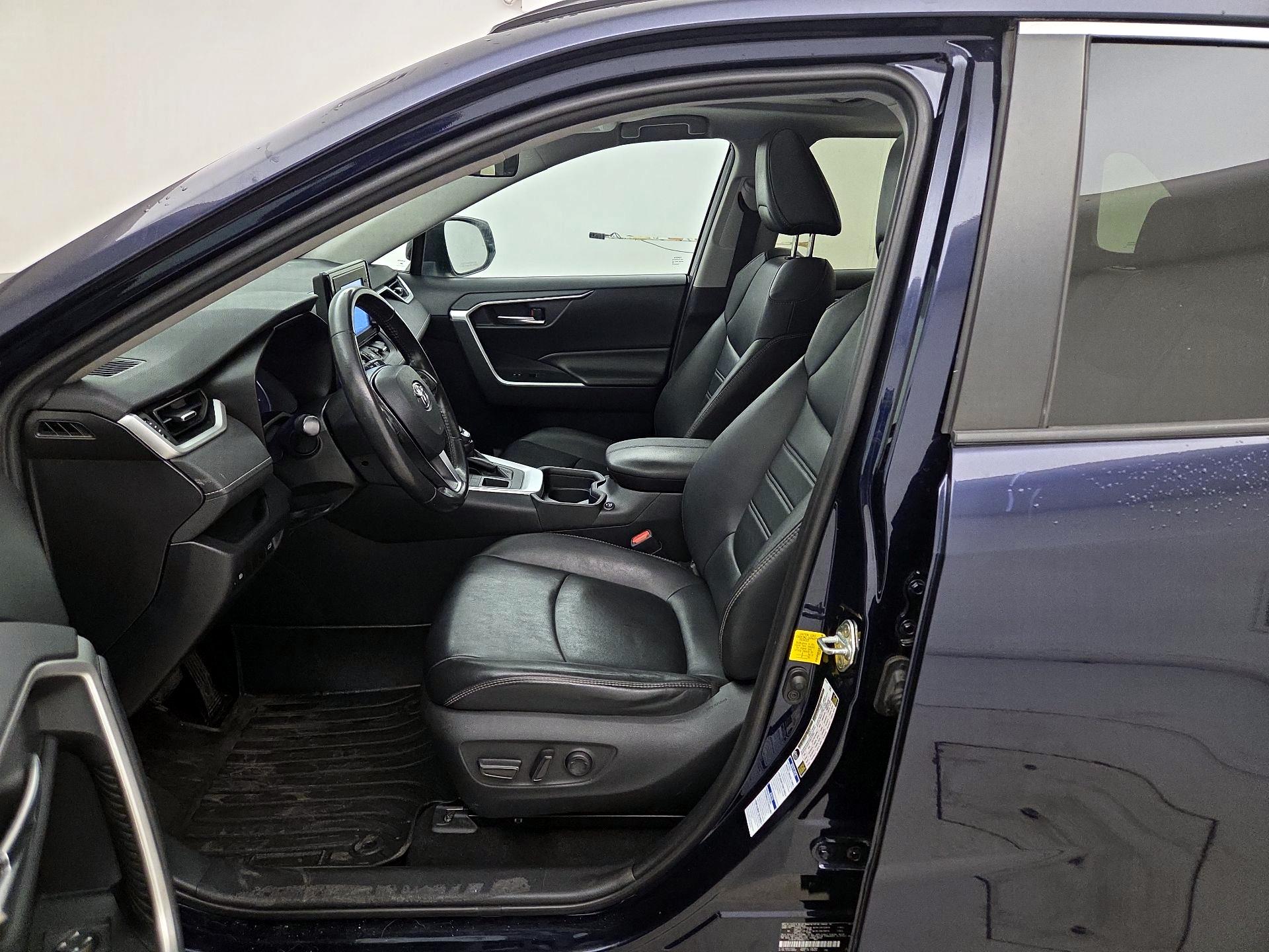 Thumbnail: 2019 Toyota RAV4 - 11