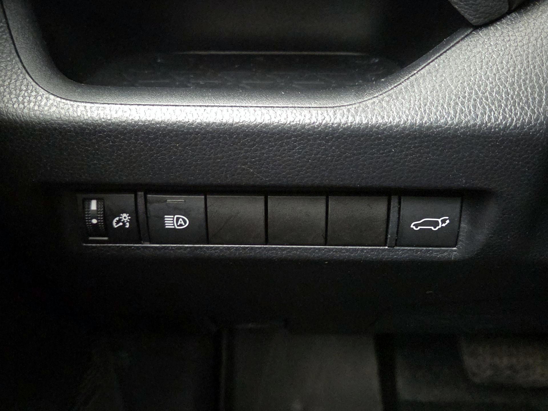 Thumbnail: 2019 Toyota RAV4 - 13