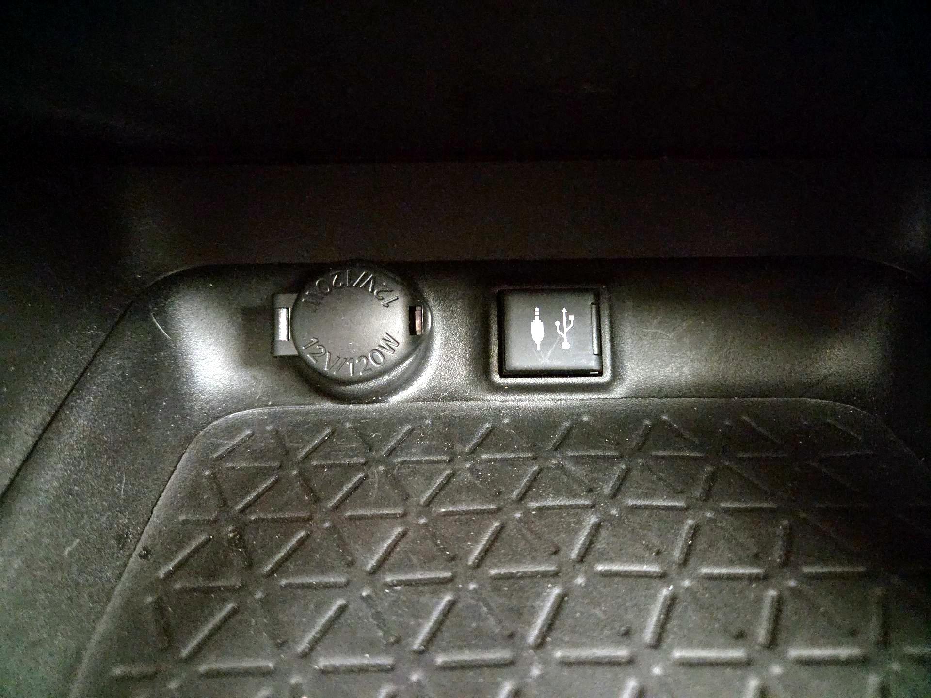 Thumbnail: 2019 Toyota RAV4 - 18