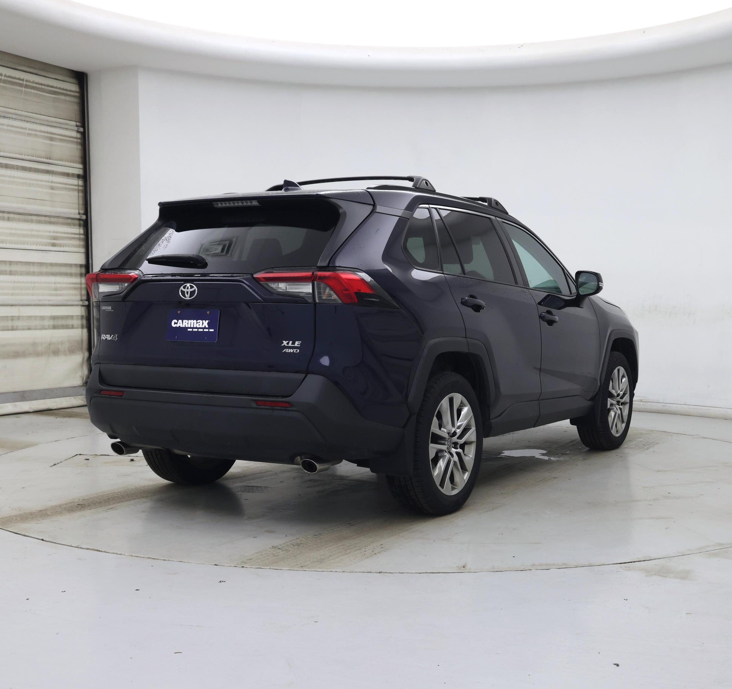 Thumbnail: 2019 Toyota RAV4 - 8