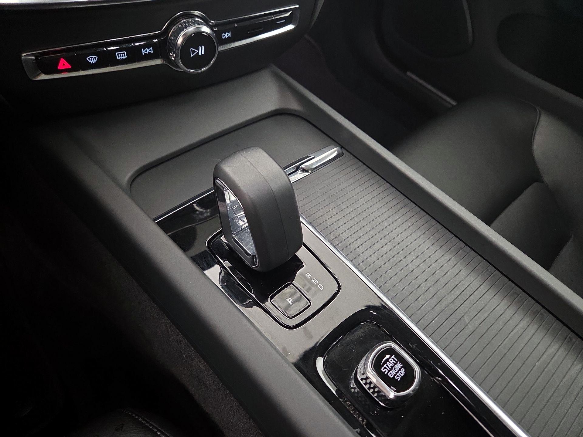 Thumbnail: 2024 Volvo S60 - 17