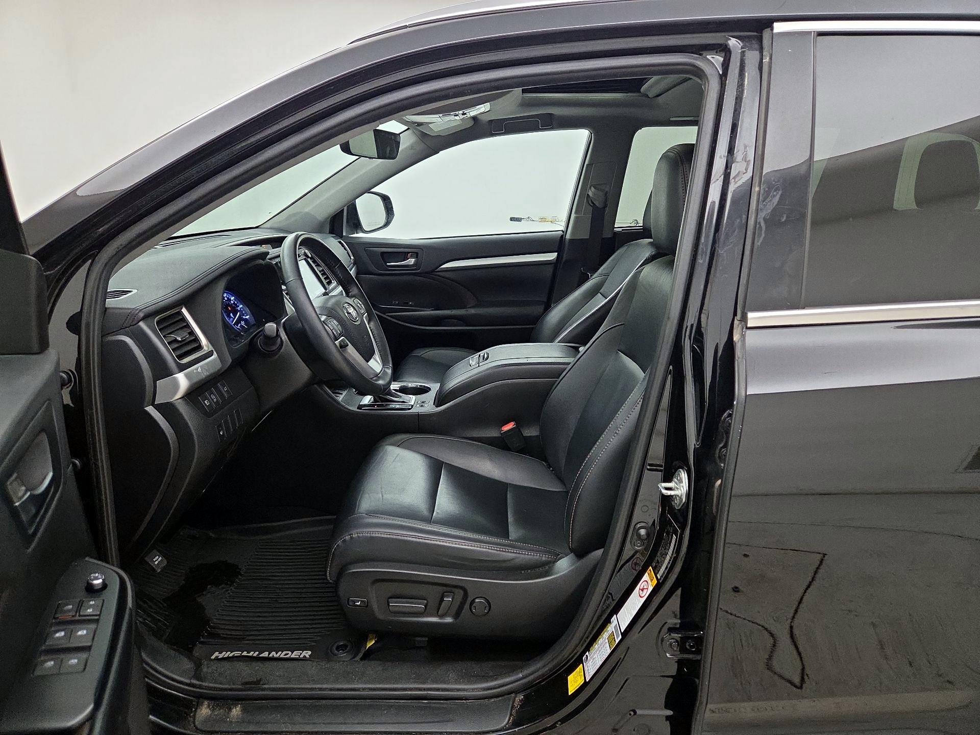 Thumbnail: 2019 Toyota Highlander - 11