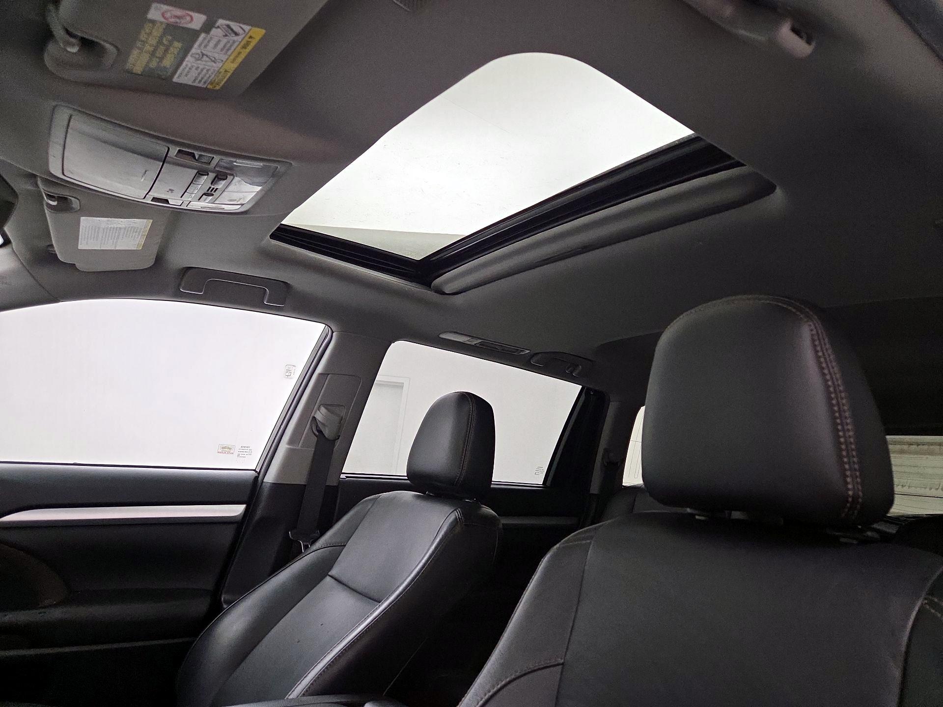 Thumbnail: 2019 Toyota Highlander - 19