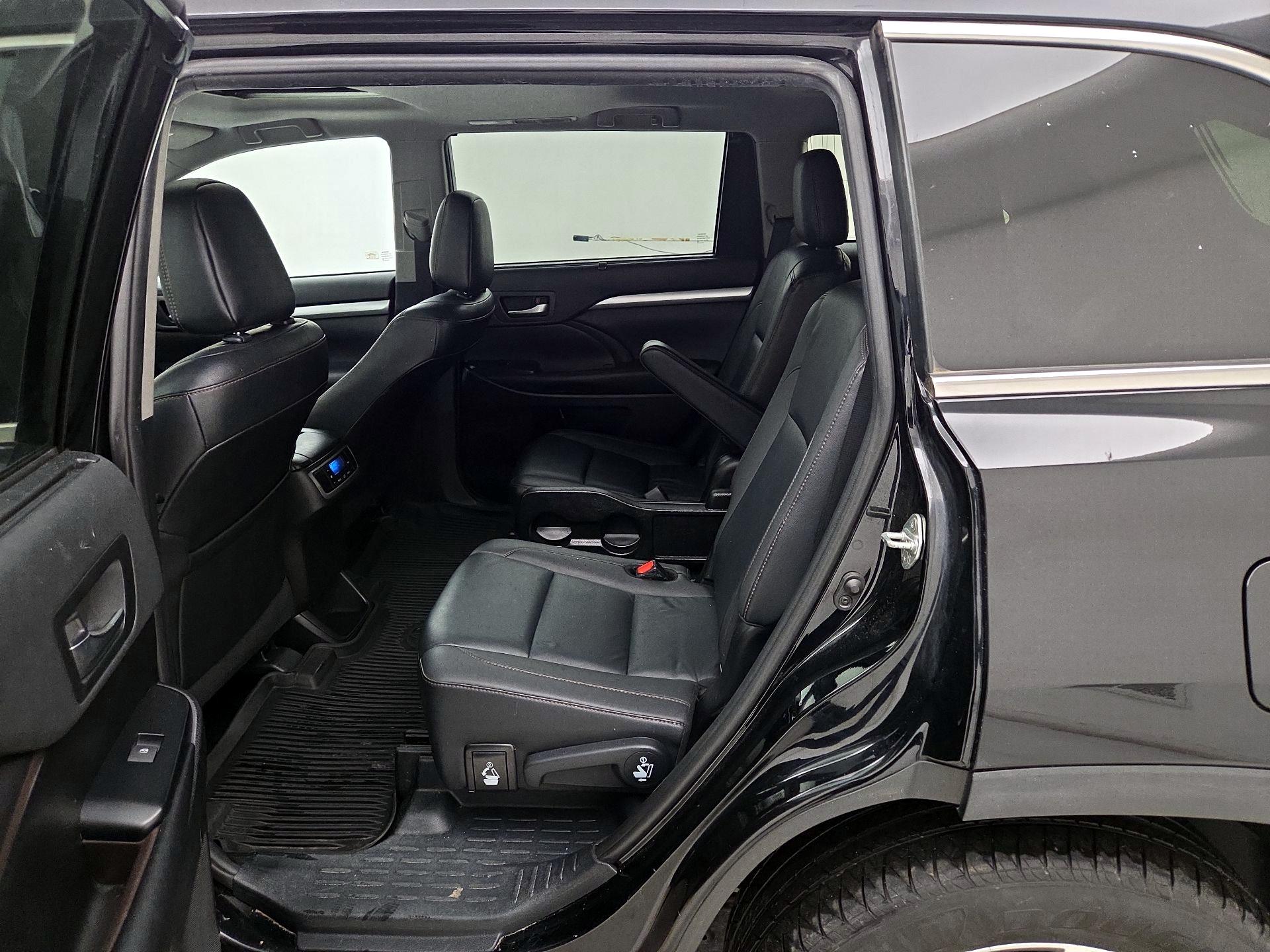 Thumbnail: 2019 Toyota Highlander - 20