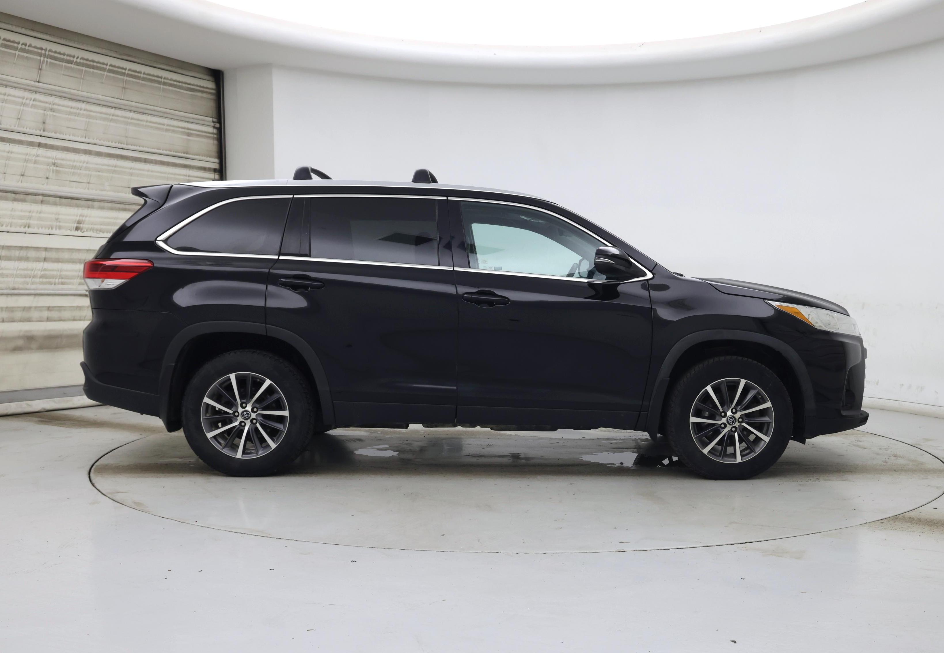 Thumbnail: 2019 Toyota Highlander - 7