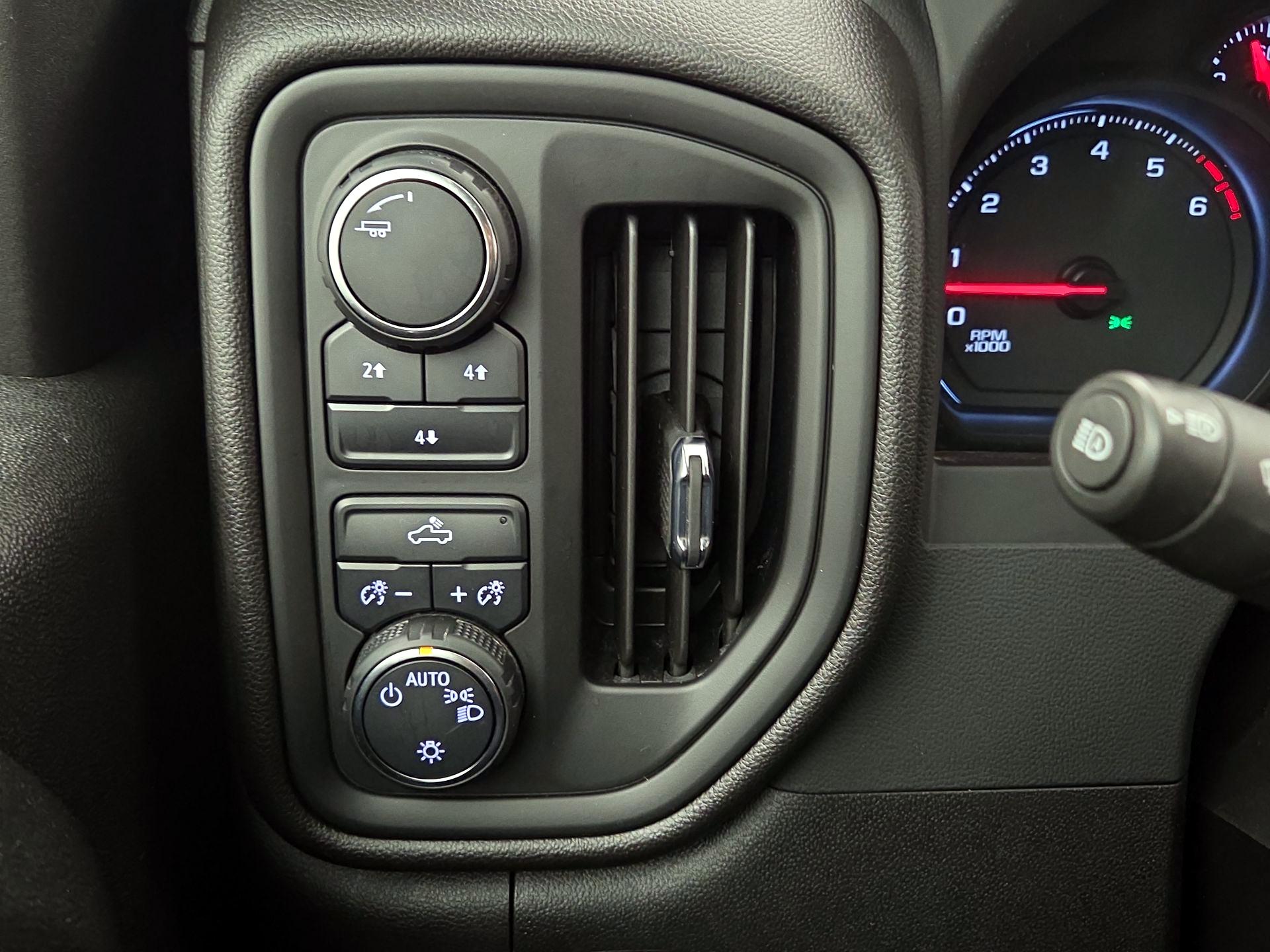 Thumbnail: 2024 Chevrolet Silverado 2500 - 13