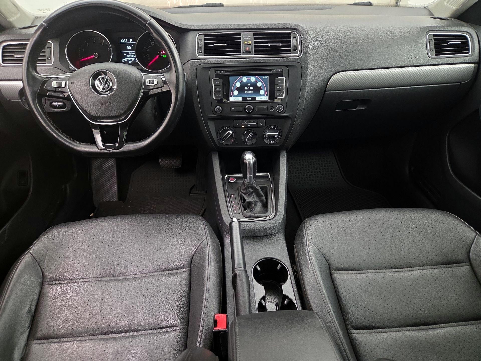 Thumbnail: 2015 Volkswagen Jetta - 9