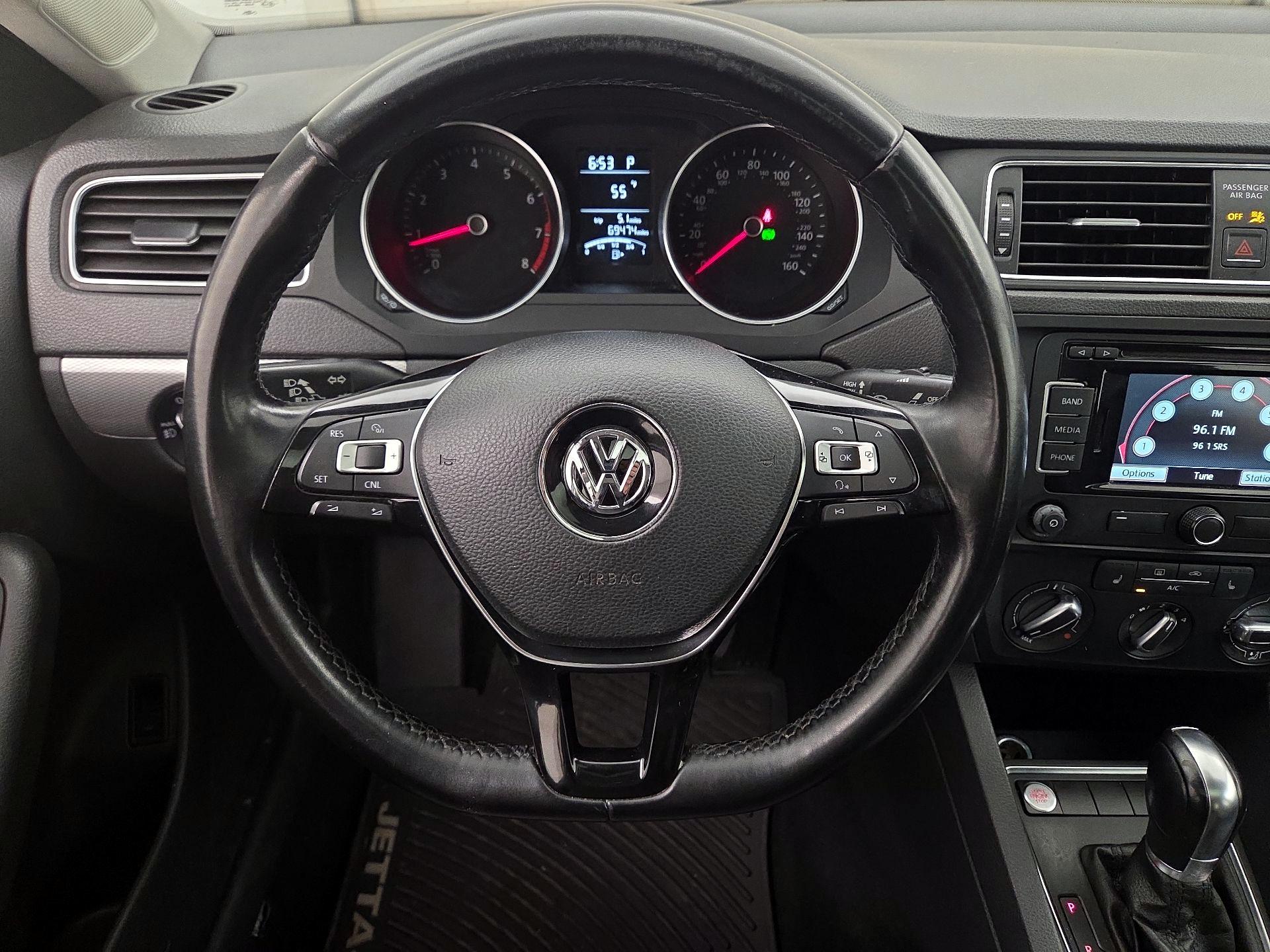 Thumbnail: 2015 Volkswagen Jetta - 10