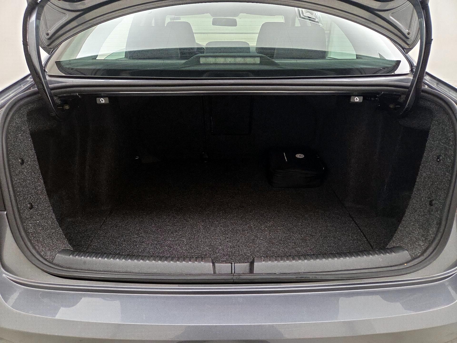 Thumbnail: 2015 Volkswagen Jetta - 20