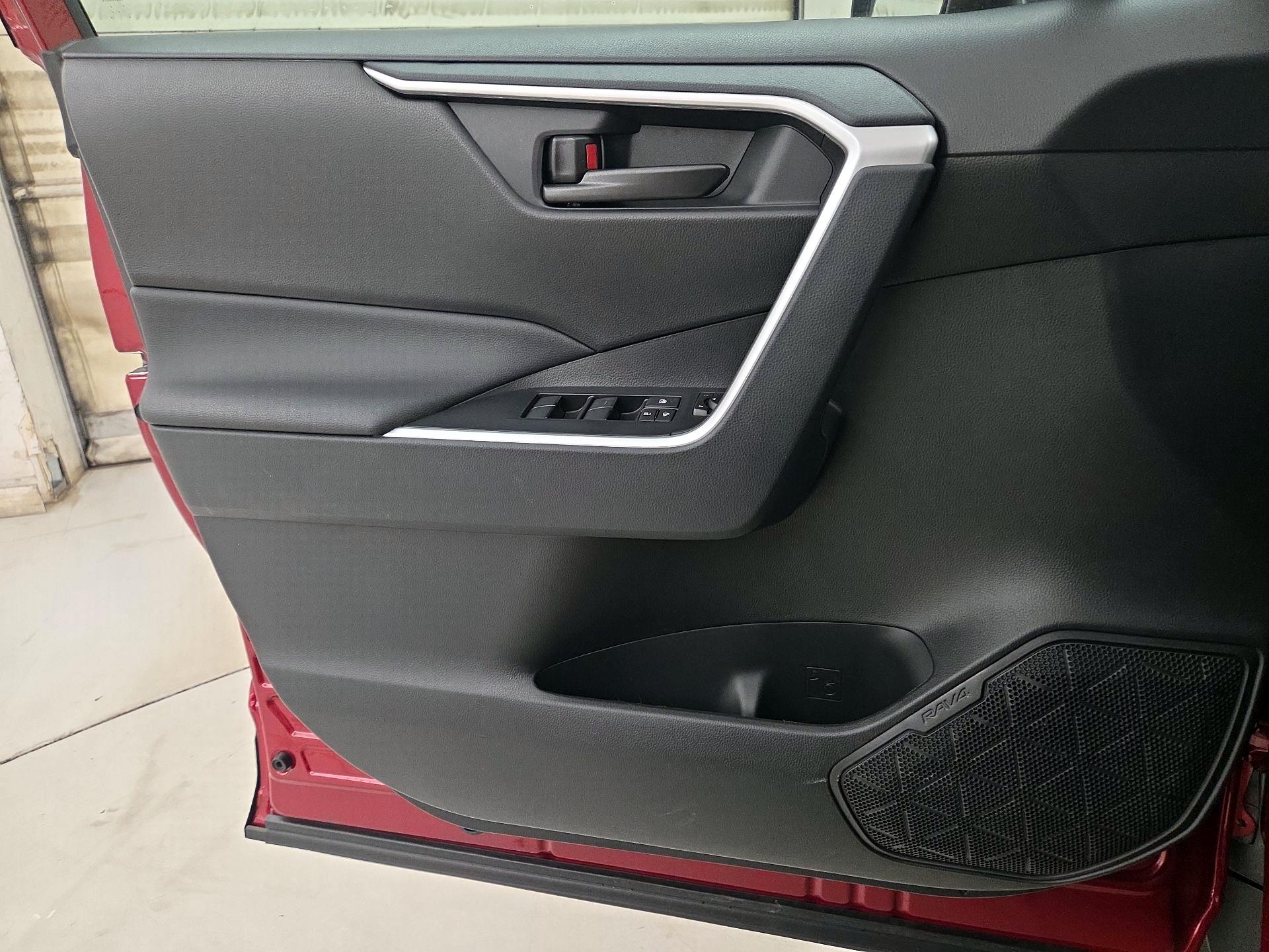 Thumbnail: 2025 Toyota RAV4 - 12