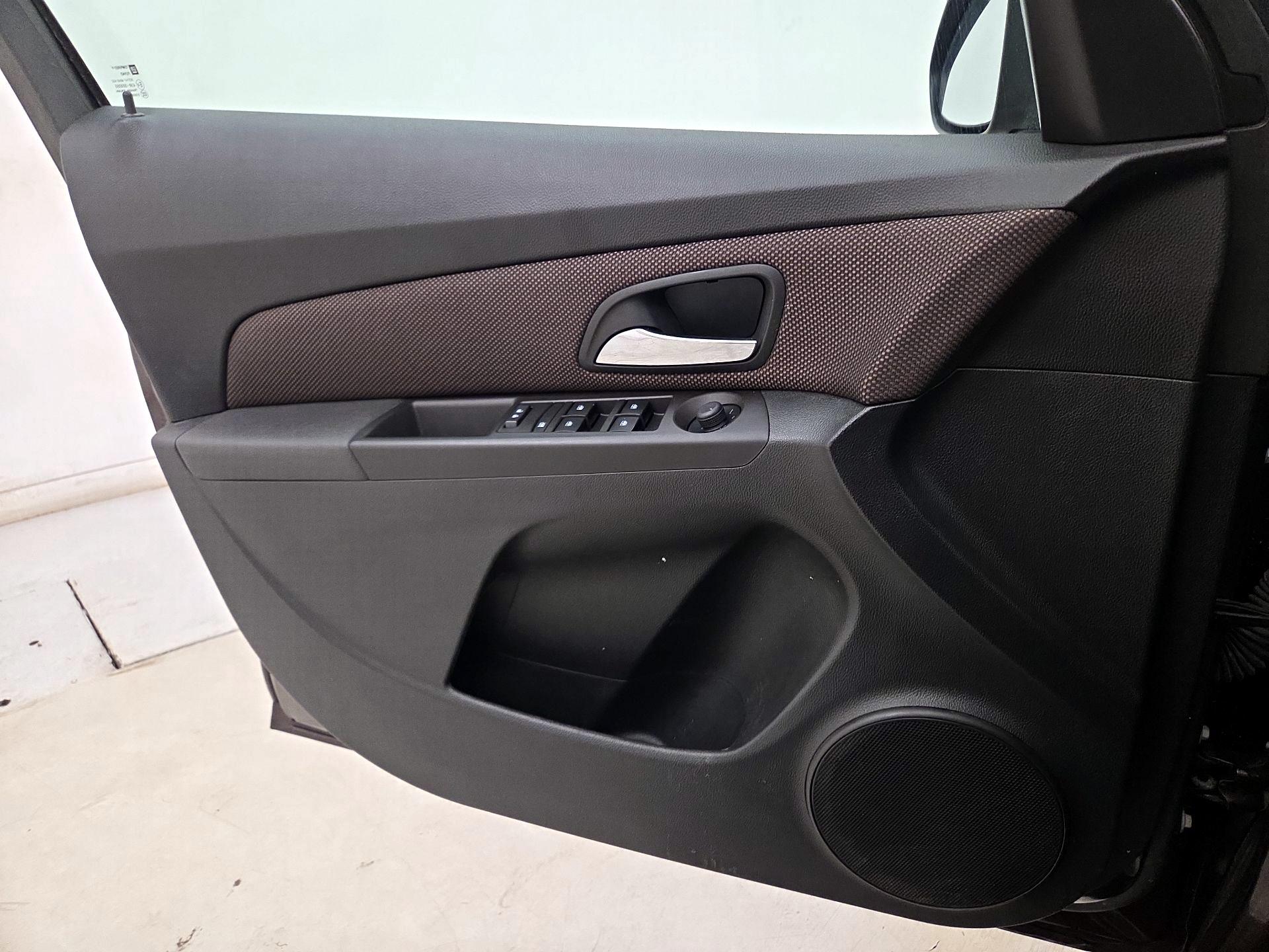 Thumbnail: 2015 Chevrolet Cruze - 12