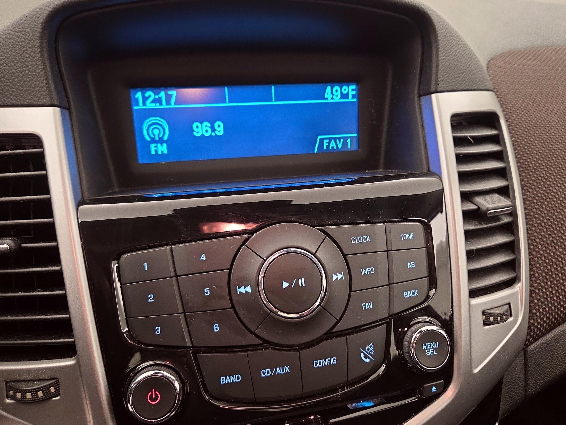 Thumbnail: 2015 Chevrolet Cruze - 14