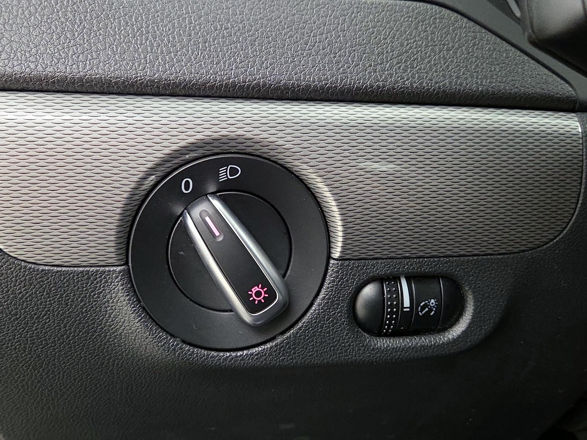 Thumbnail: 2017 Volkswagen Jetta - 11