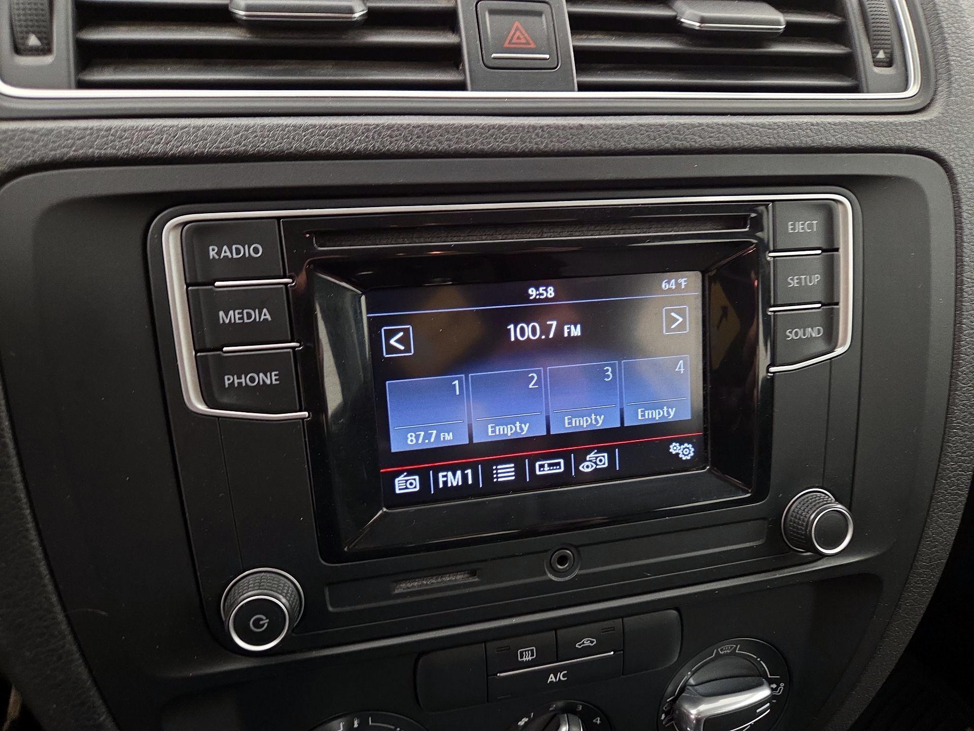 Thumbnail: 2017 Volkswagen Jetta - 13