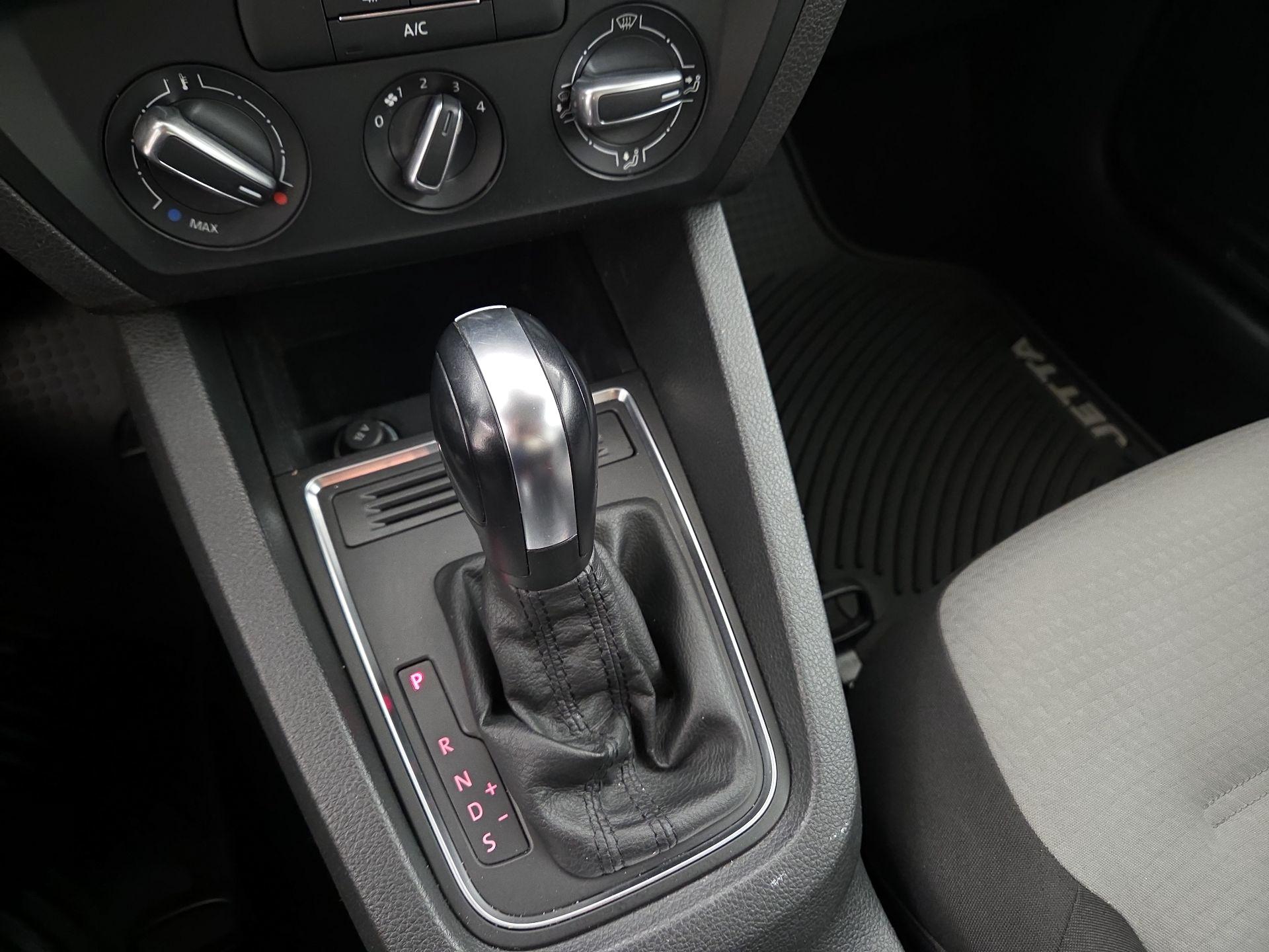 Thumbnail: 2017 Volkswagen Jetta - 15