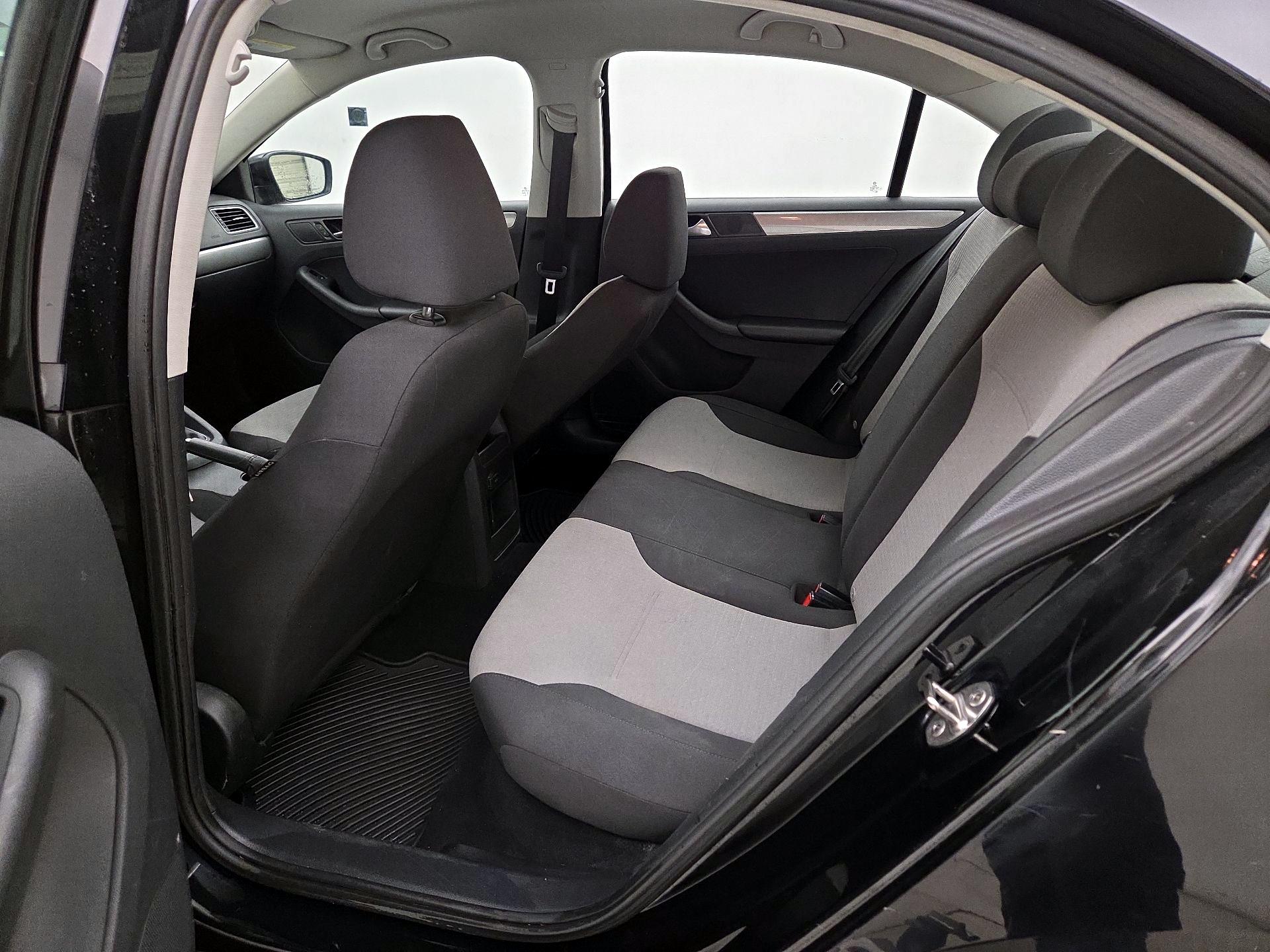 Thumbnail: 2017 Volkswagen Jetta - 16