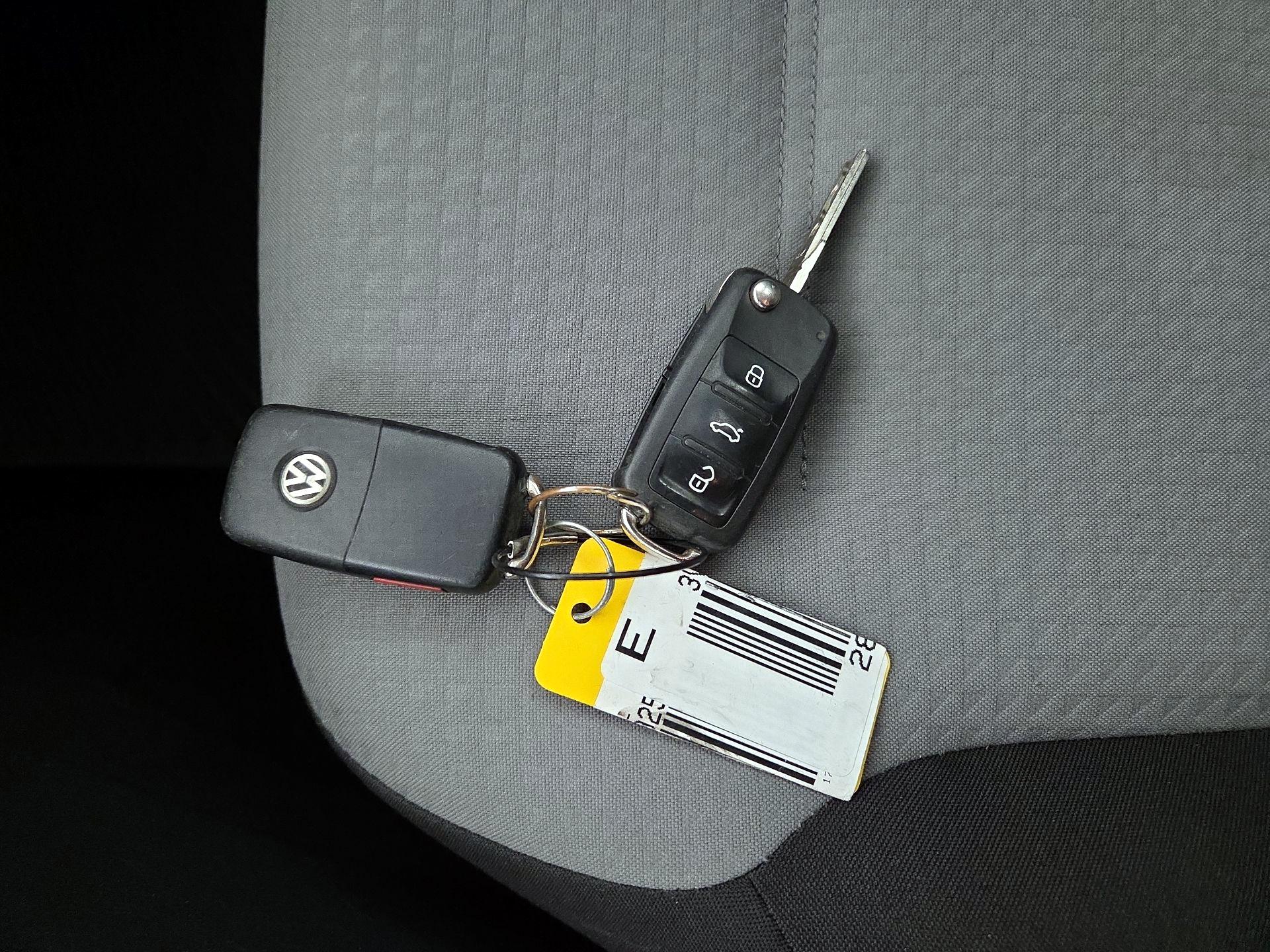 Thumbnail: 2017 Volkswagen Jetta - 19