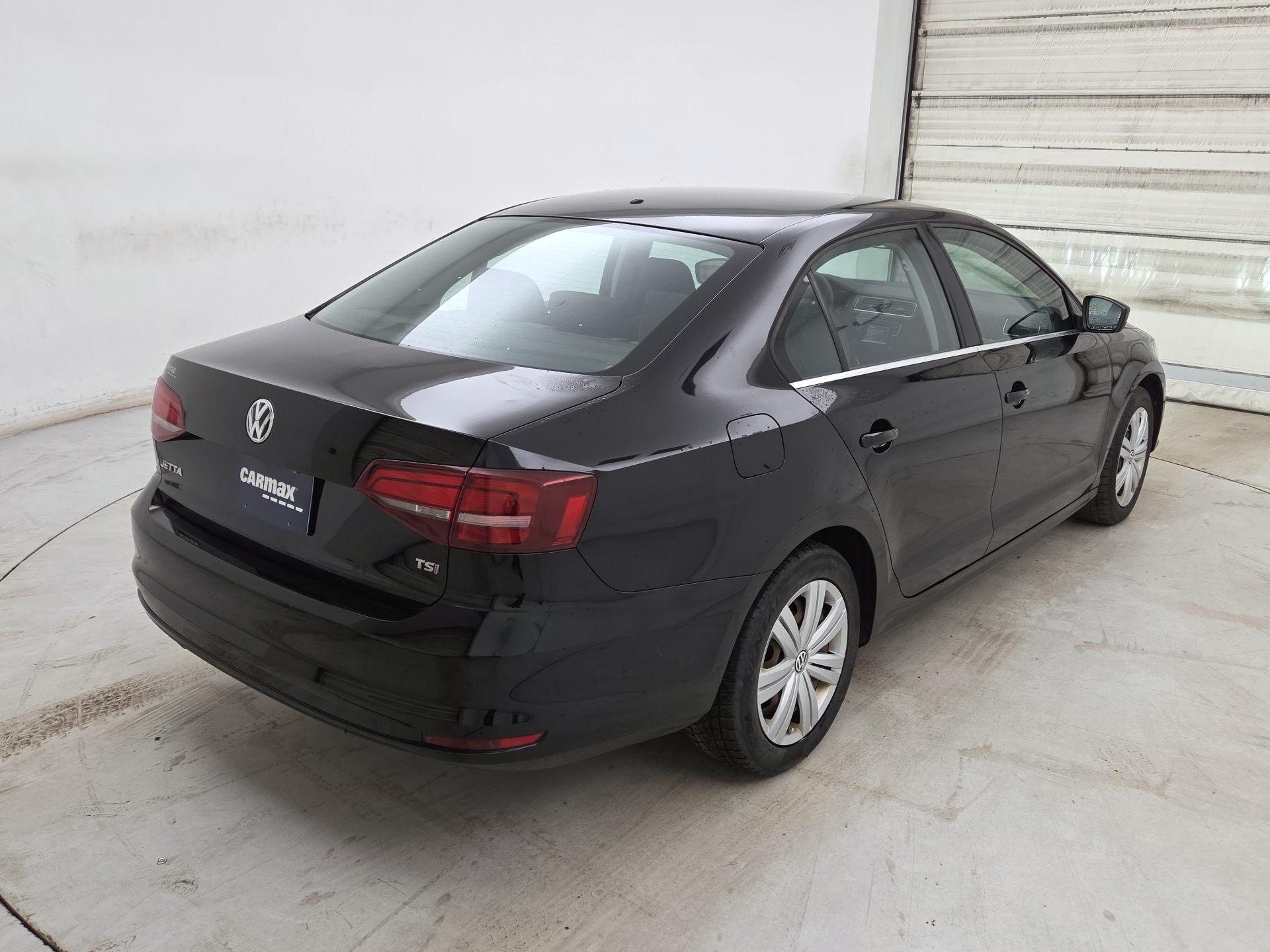 Thumbnail: 2017 Volkswagen Jetta - 5