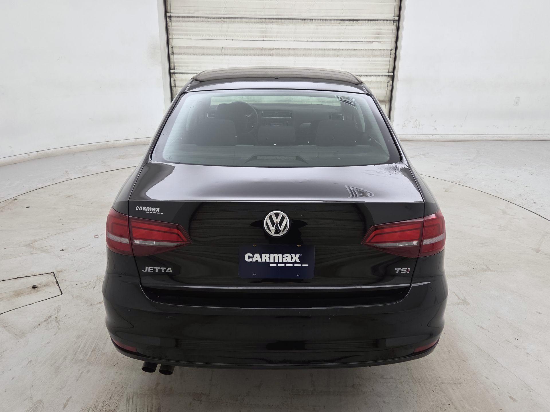 Thumbnail: 2017 Volkswagen Jetta - 6