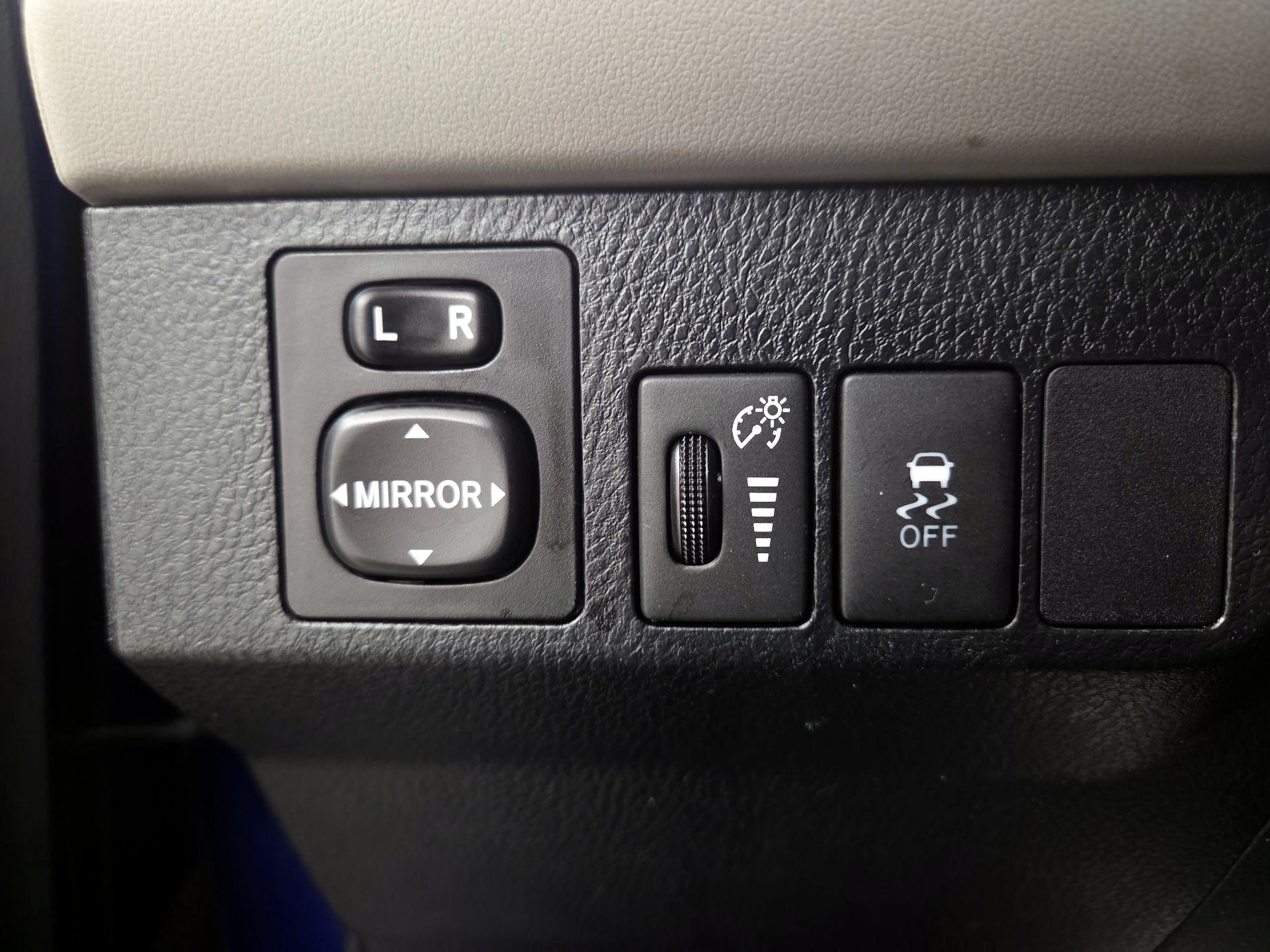 Thumbnail: 2014 Toyota RAV4 - 13