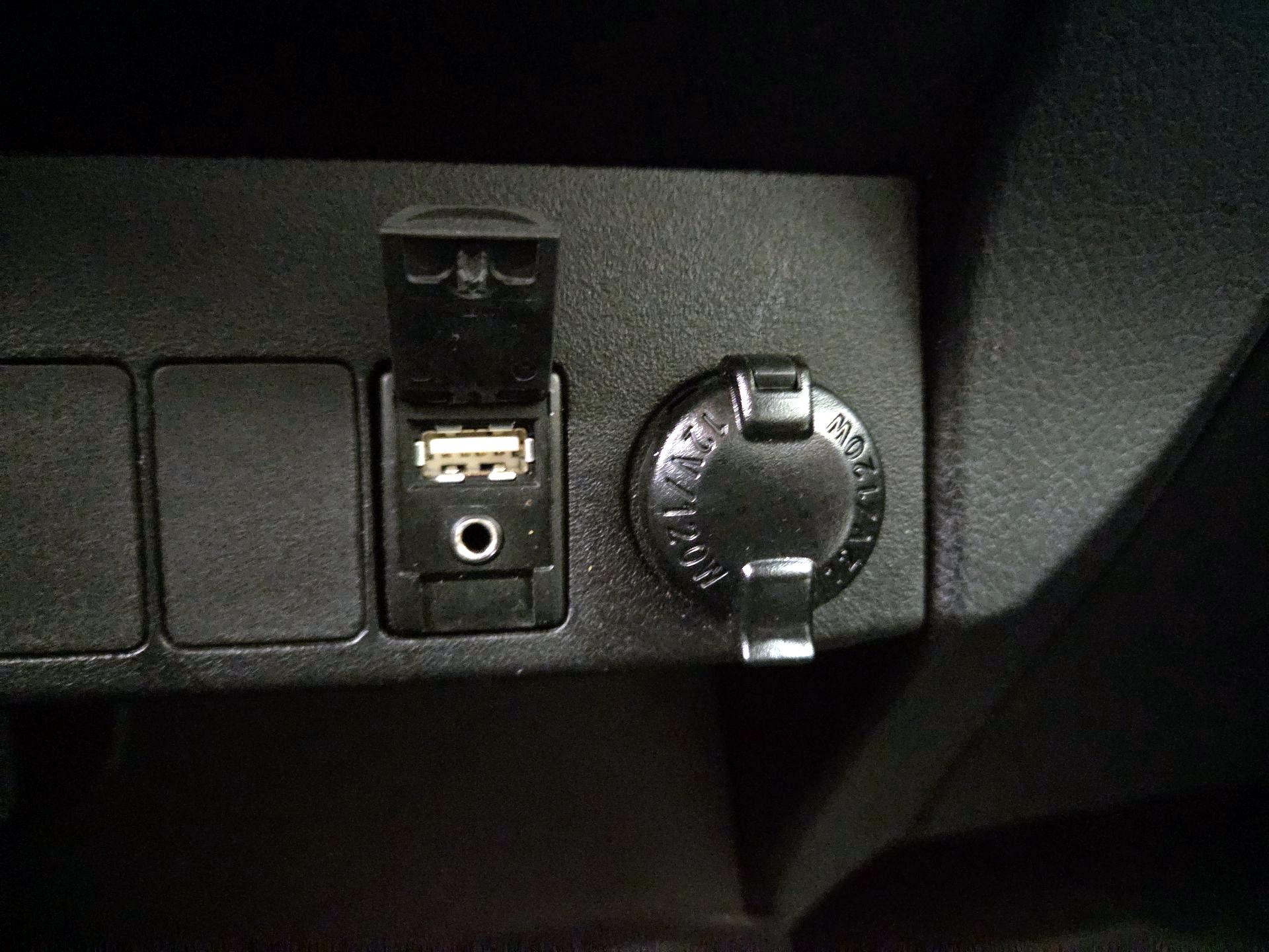 Thumbnail: 2014 Toyota RAV4 - 18