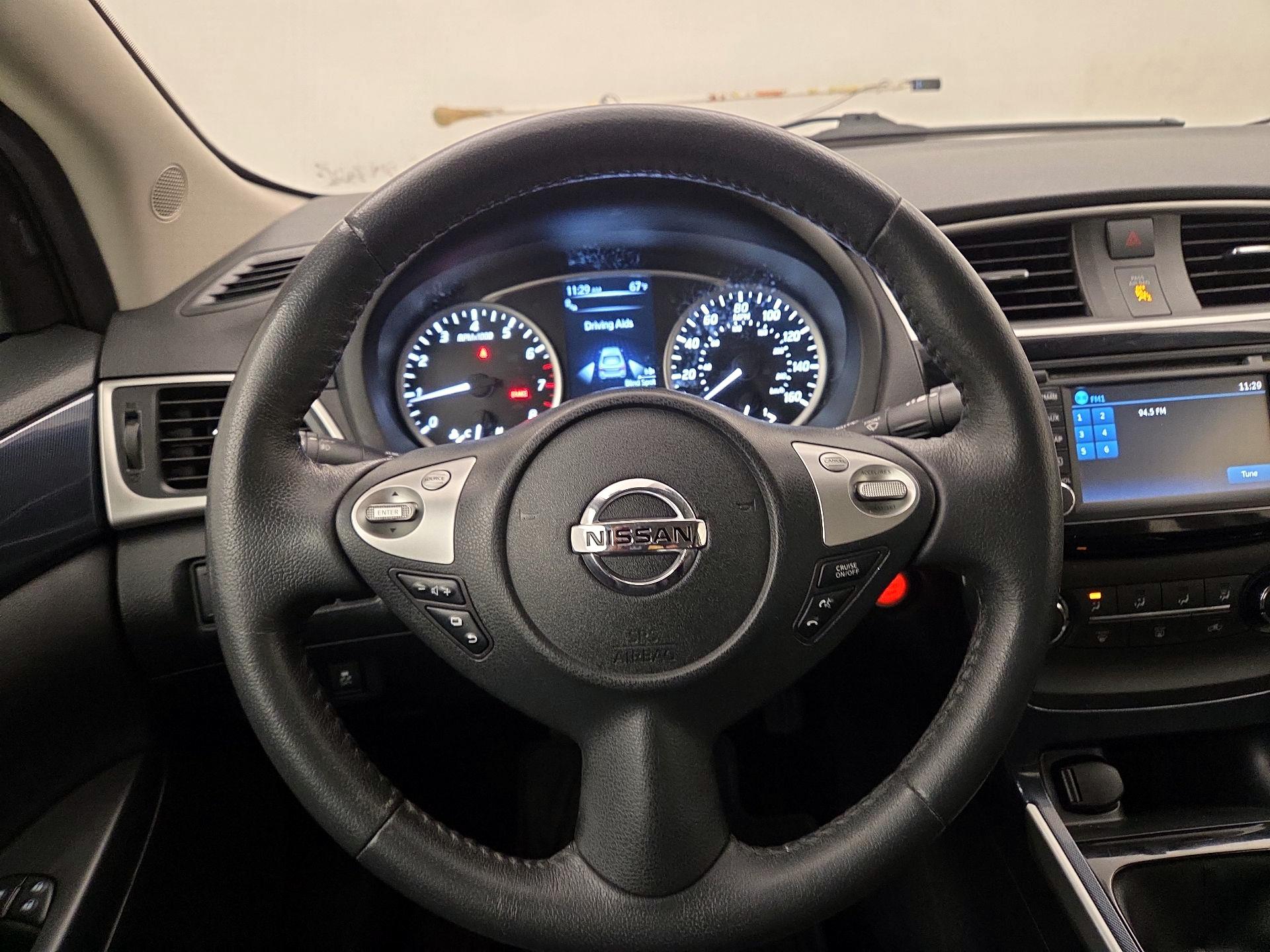 Thumbnail: 2017 Nissan Sentra - 10