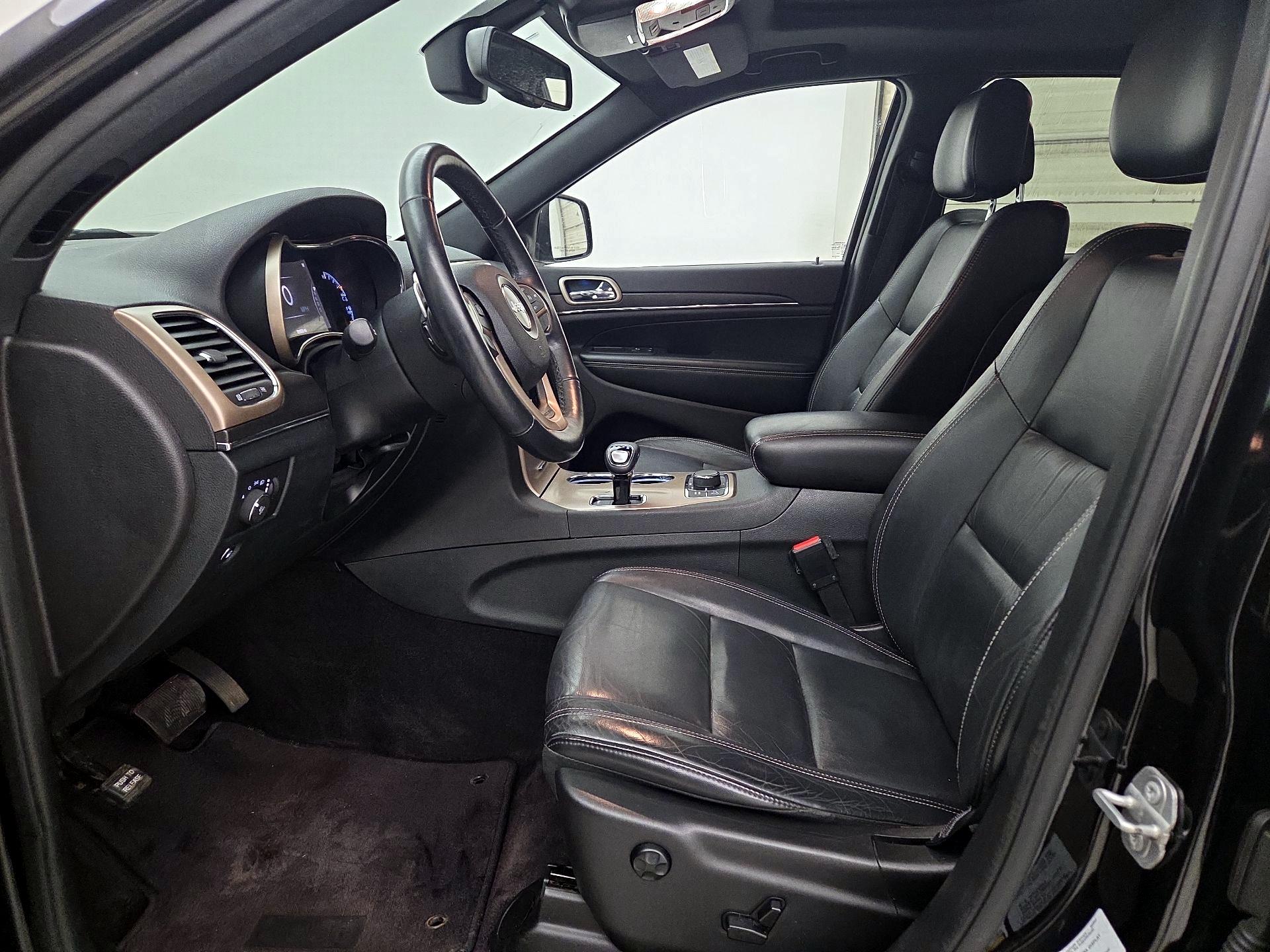 Thumbnail: 2015 Jeep Grand Cherokee - 11