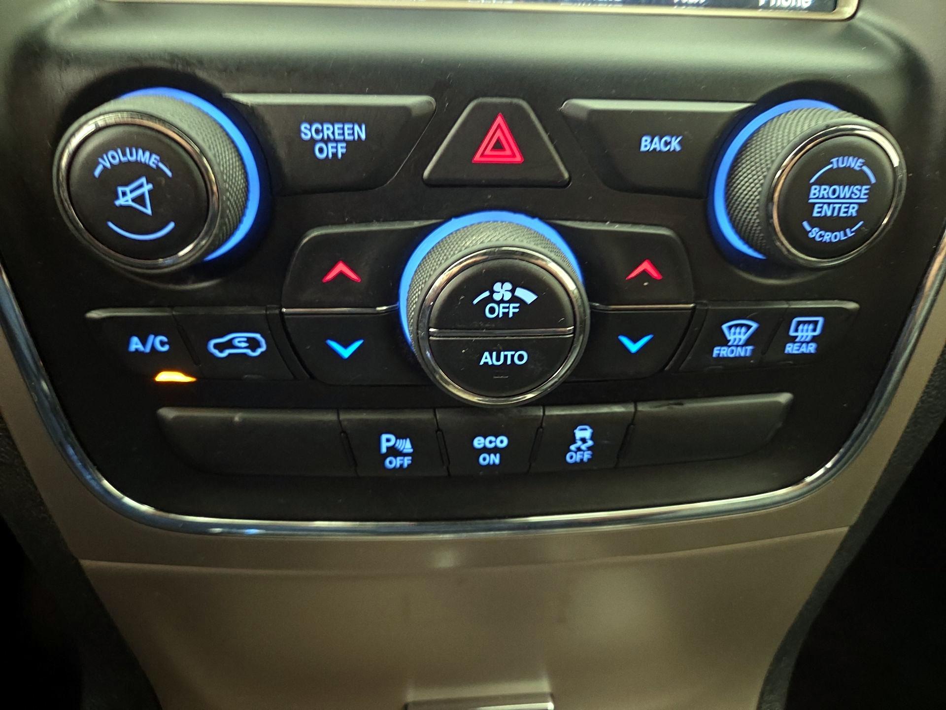 Thumbnail: 2015 Jeep Grand Cherokee - 17