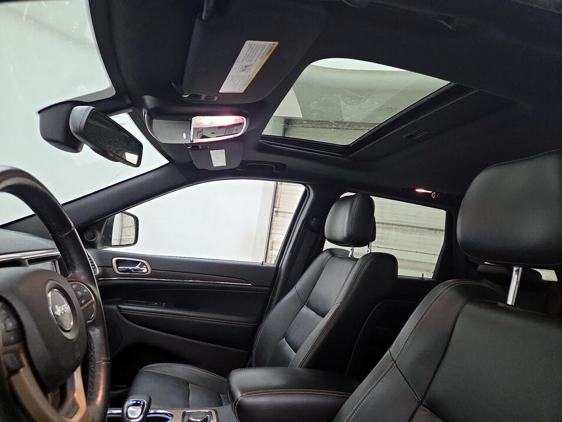 Thumbnail: 2015 Jeep Grand Cherokee - 20