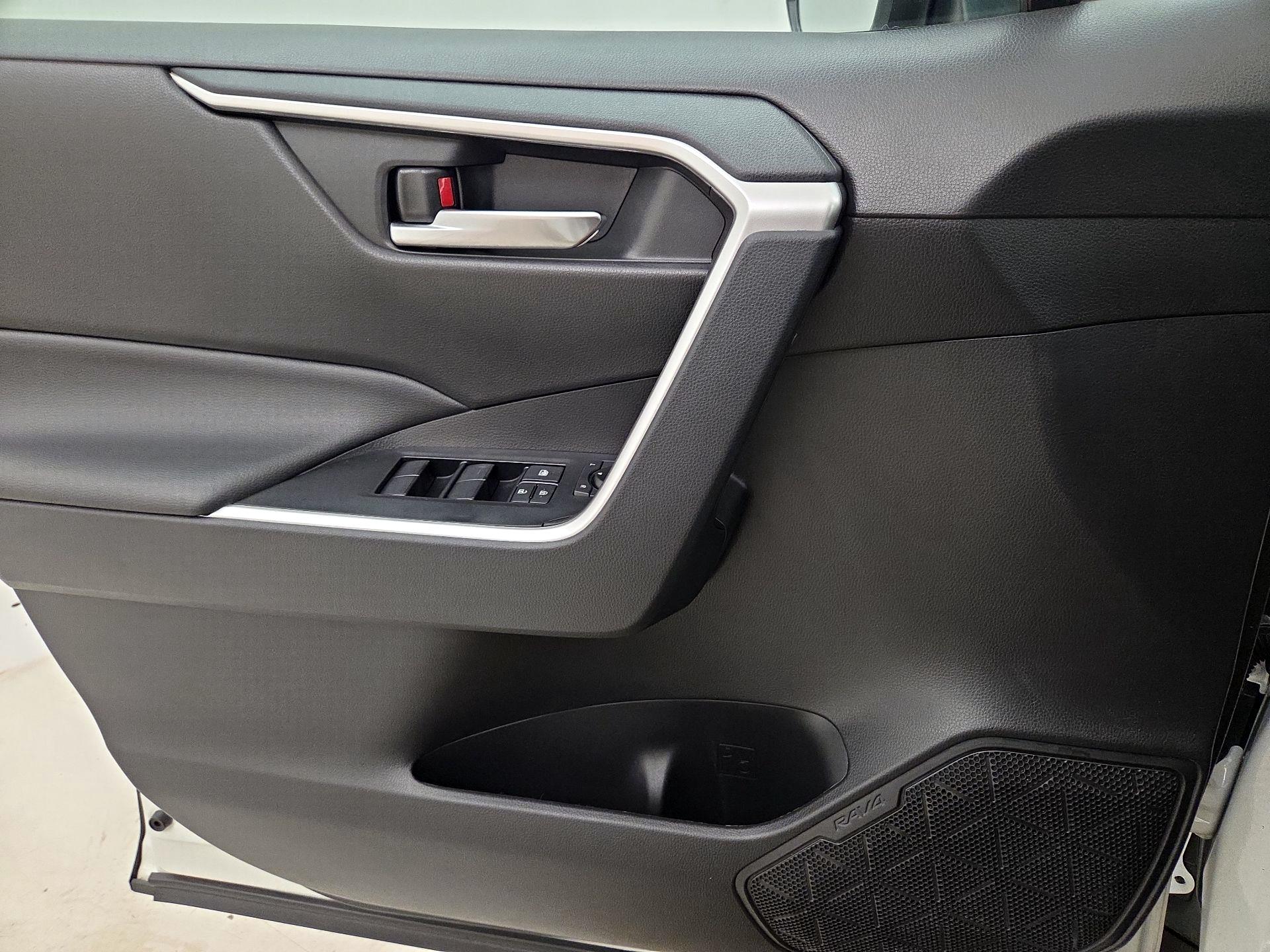 Thumbnail: 2021 Toyota RAV4 - 12