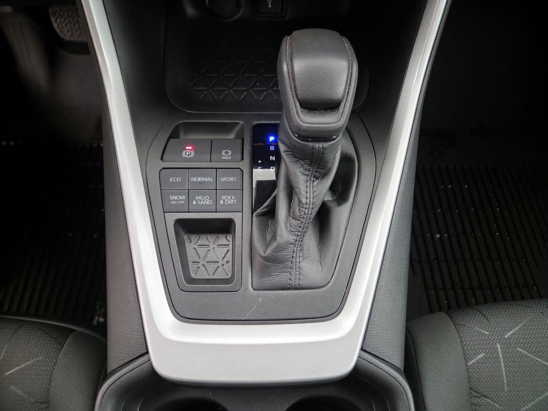 Thumbnail: 2021 Toyota RAV4 - 17